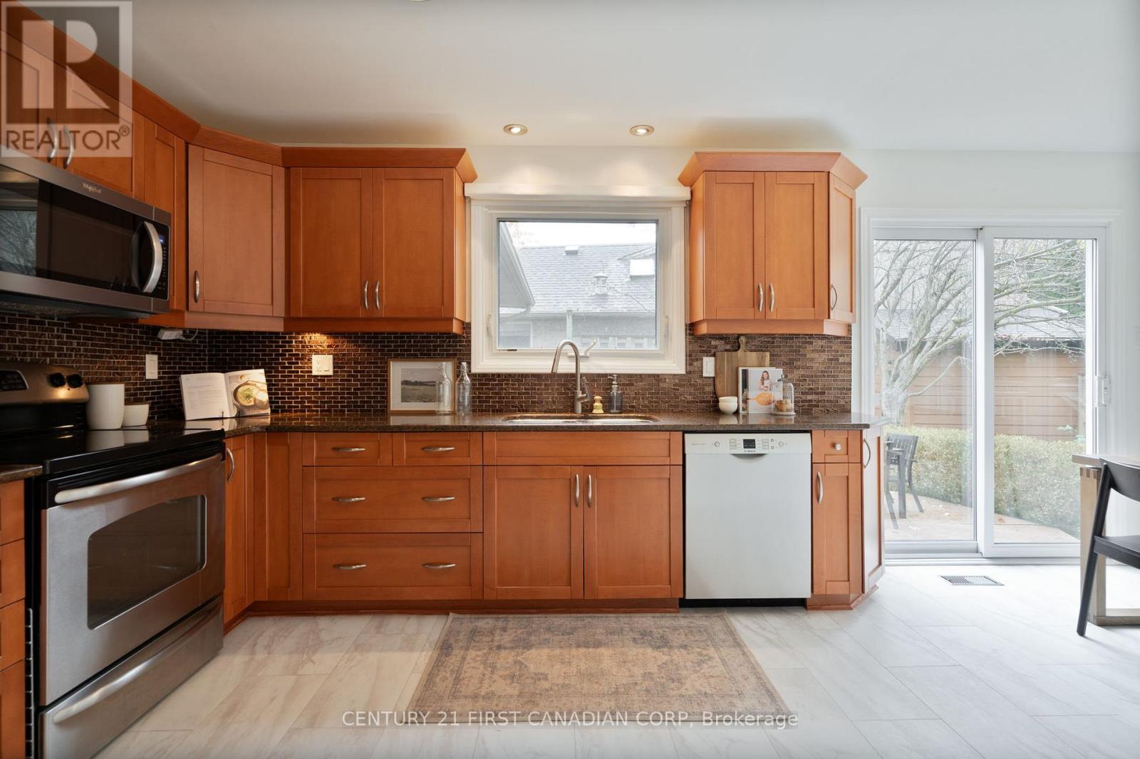 90 Meridene Crescent W, London North, Ontario  N5X 1G2 - Photo 15 - X12665292