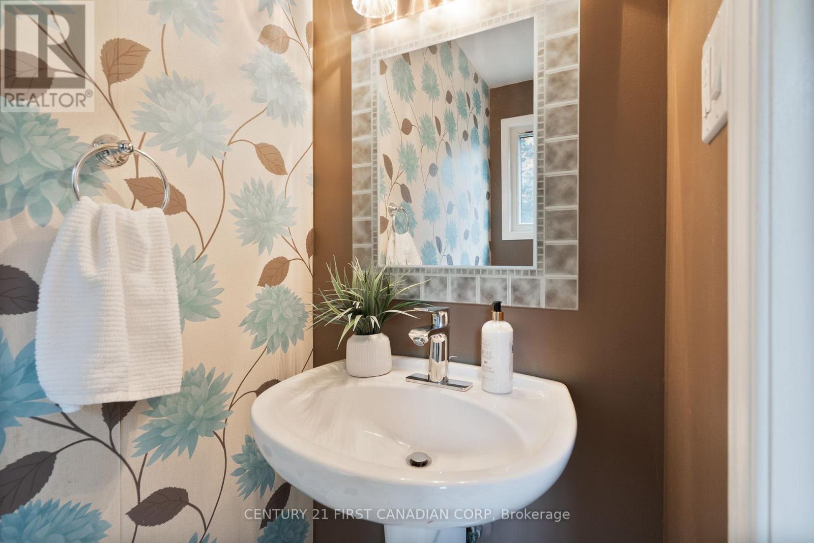 90 Meridene Crescent W, London North, Ontario  N5X 1G2 - Photo 16 - X12665292