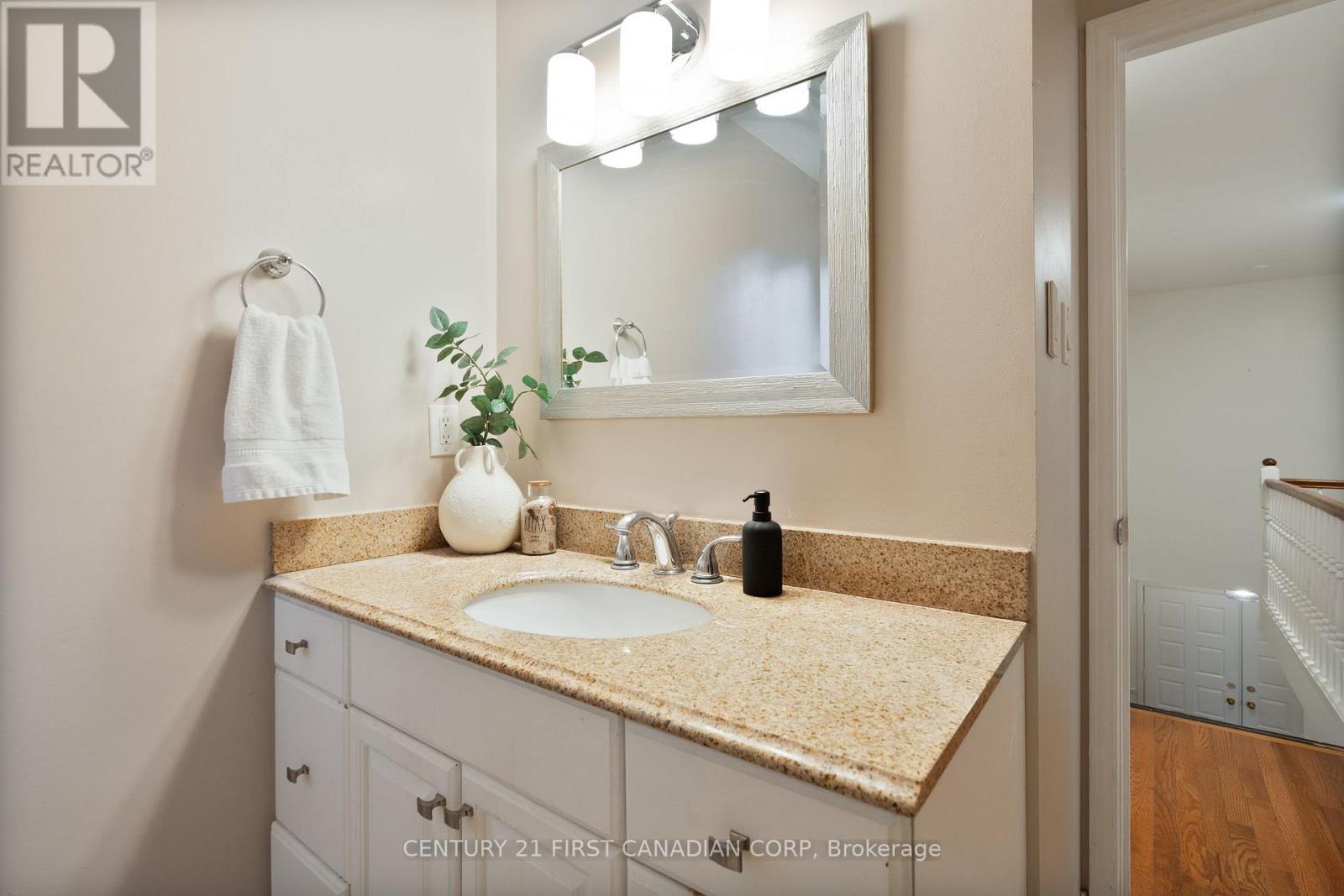 90 Meridene Crescent W, London North, Ontario  N5X 1G2 - Photo 21 - X12665292