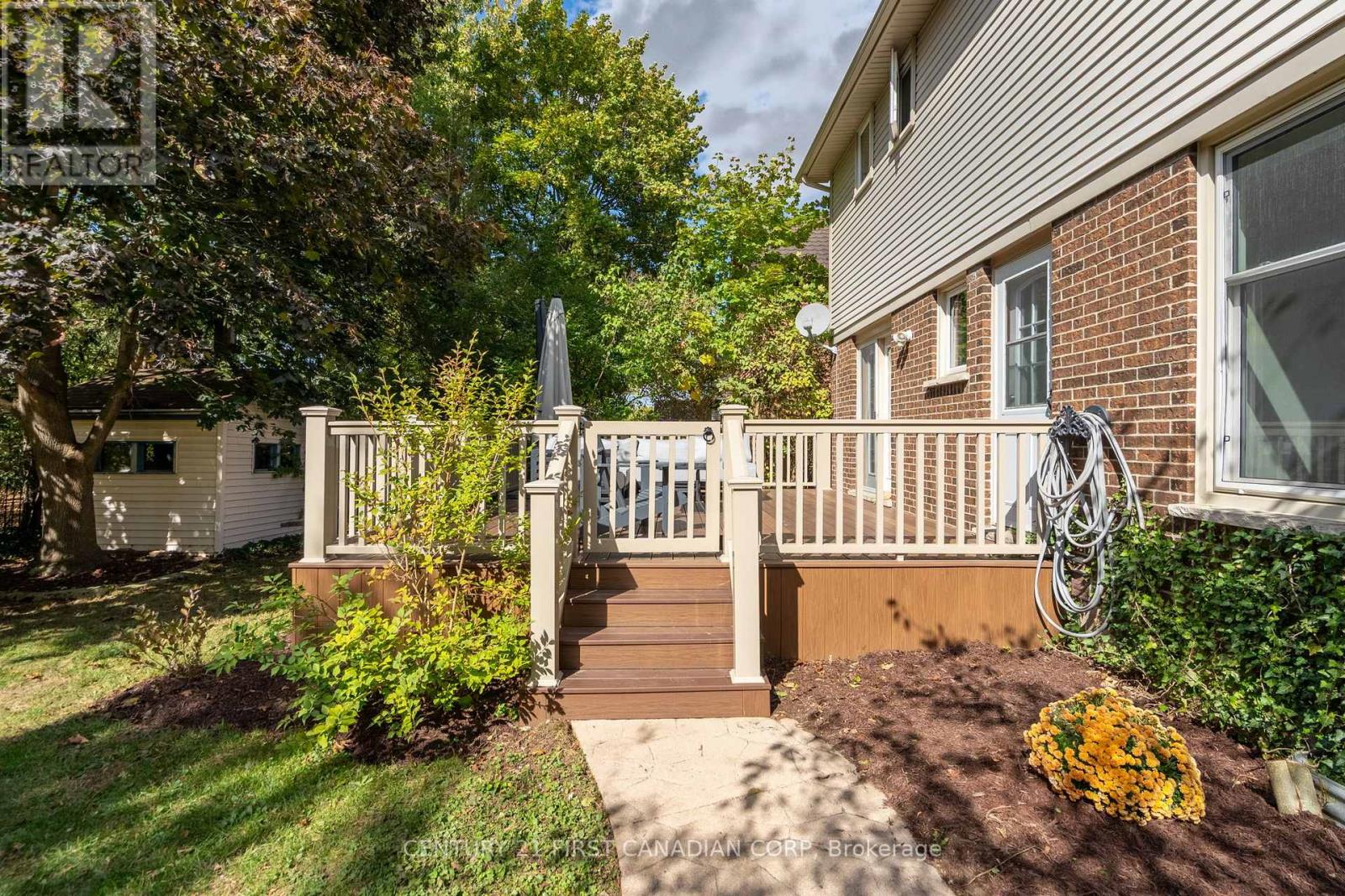 90 Meridene Crescent W, London North, Ontario  N5X 1G2 - Photo 43 - X12665292