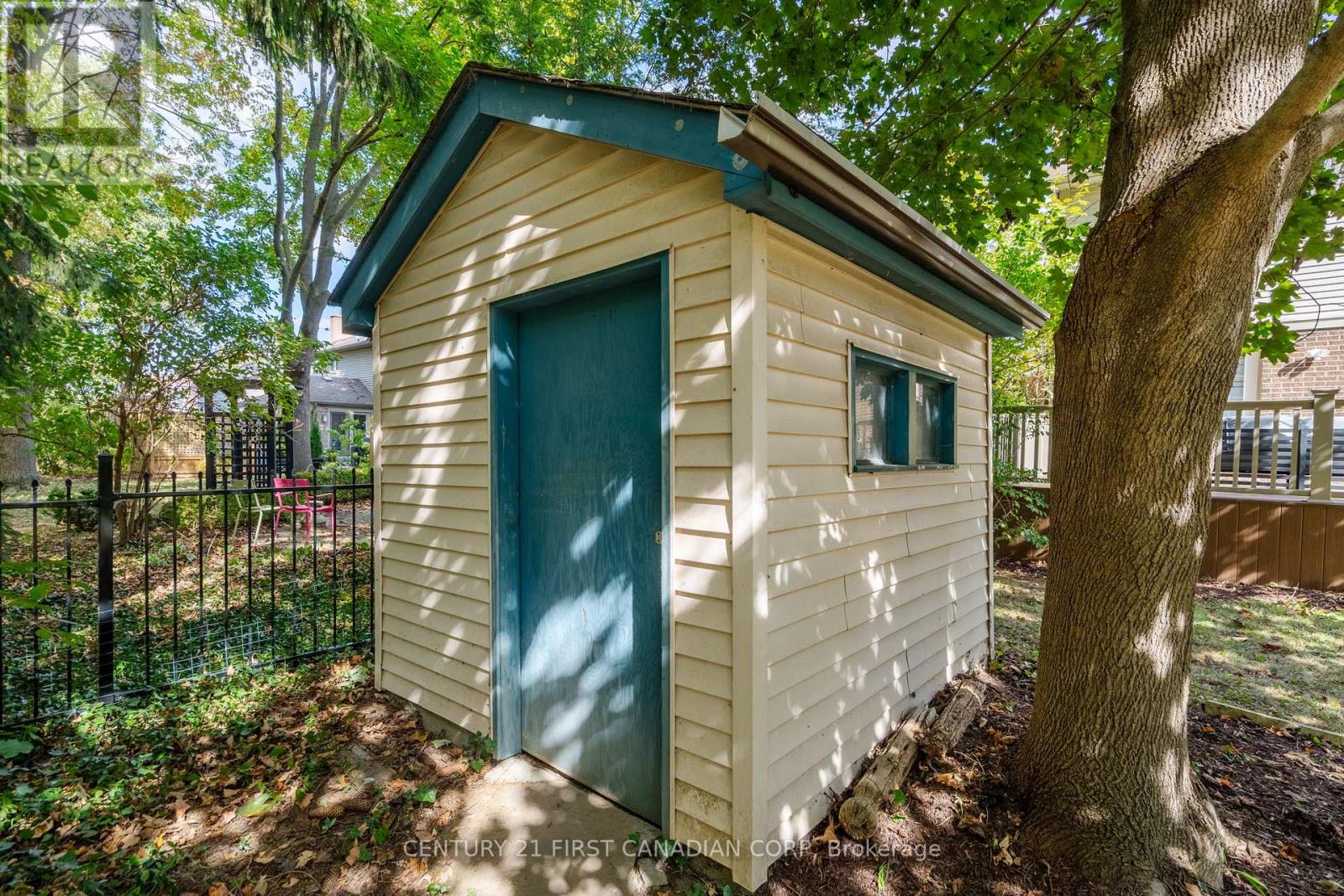 90 Meridene Crescent W, London North, Ontario  N5X 1G2 - Photo 45 - X12665292