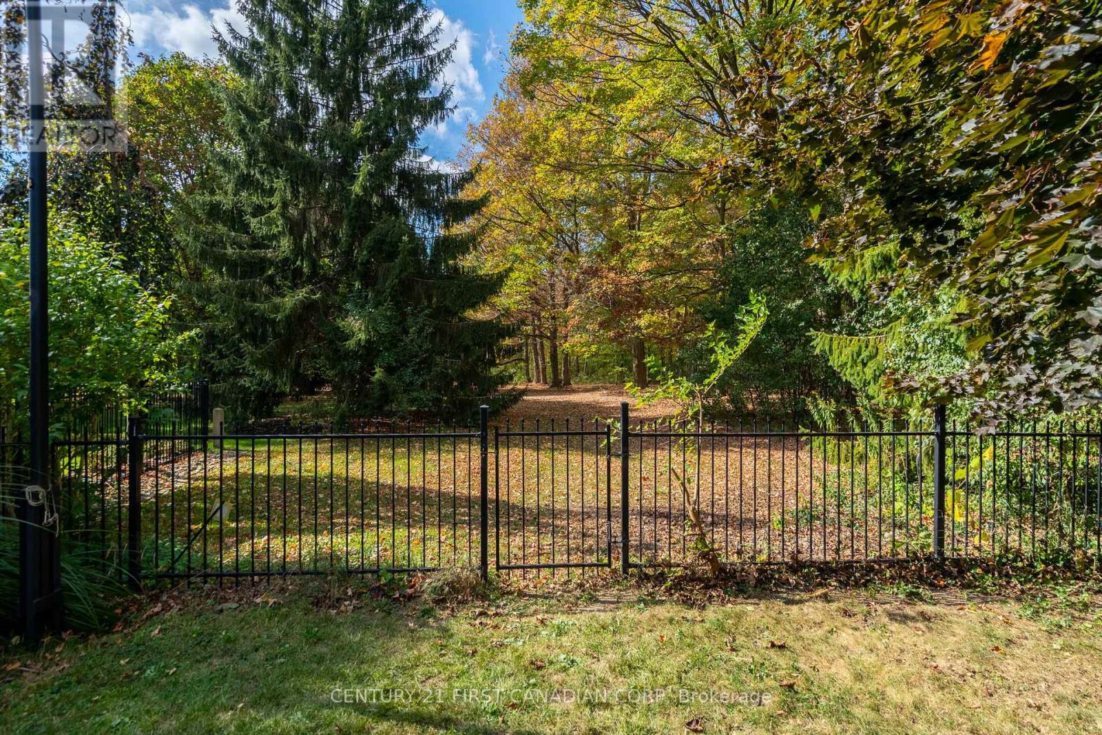 90 Meridene Crescent W, London North, Ontario  N5X 1G2 - Photo 46 - X12665292