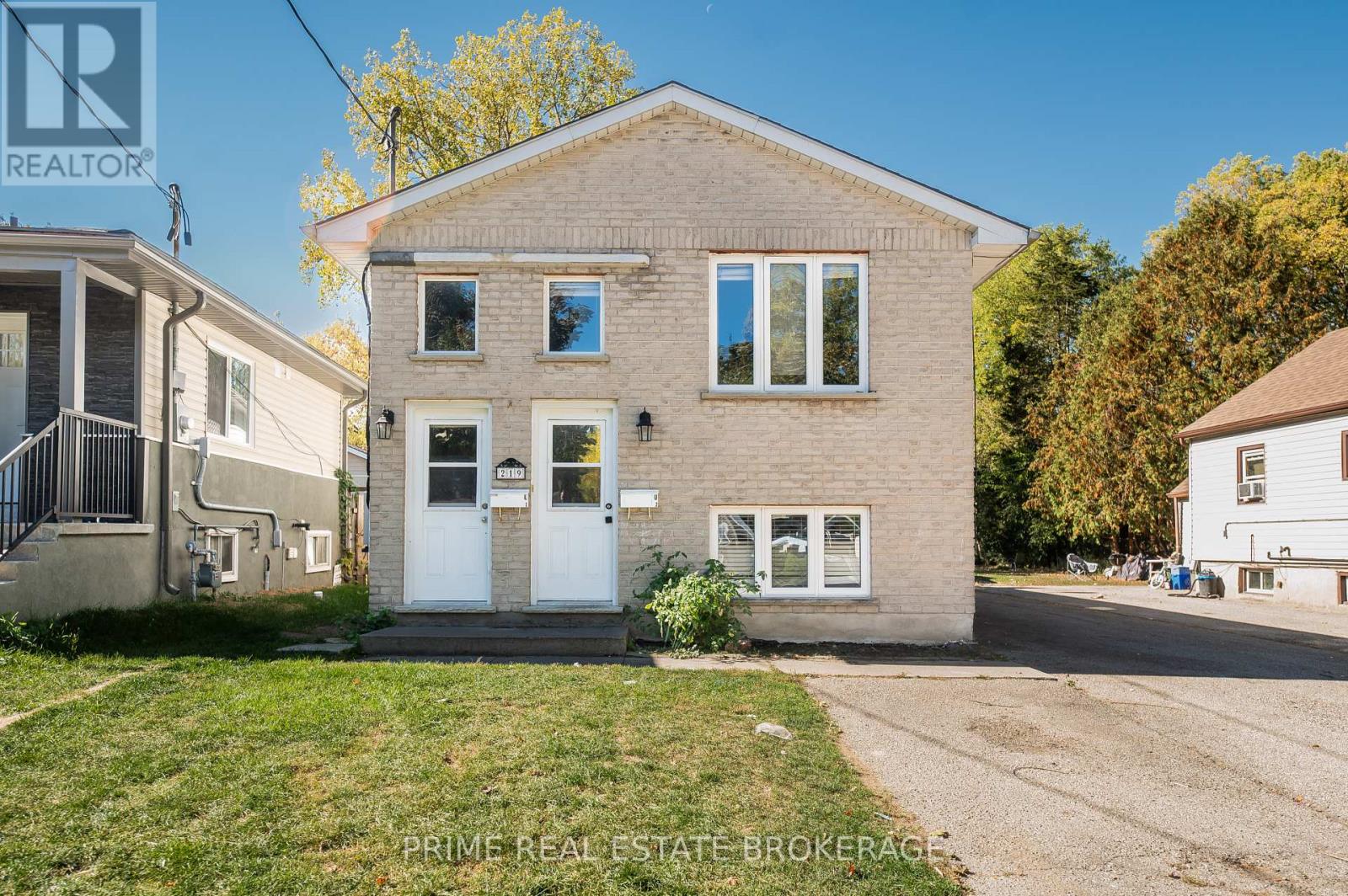 219 Emerson Avenue, London South (South H), Ontario  N5Z 3L5 - Photo 3 - X12665306