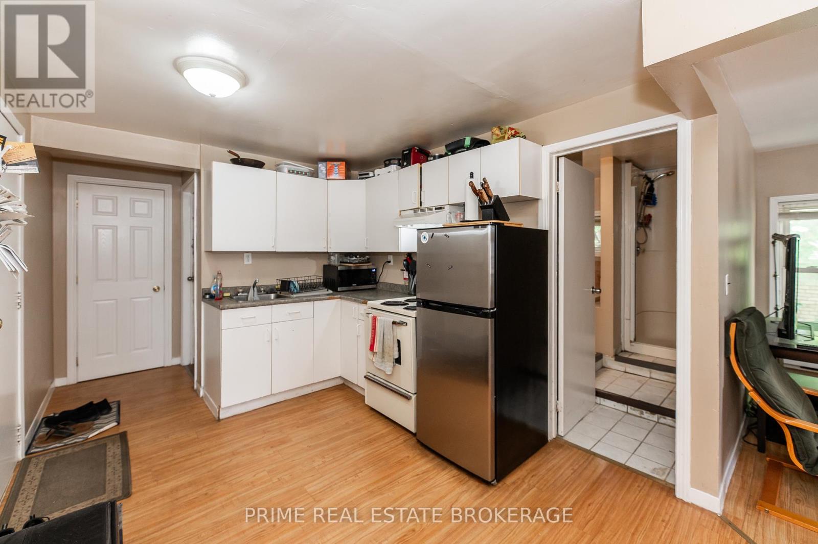 376 Burwell Street, London East (East G), Ontario  N6B 2W2 - Photo 17 - X12665316