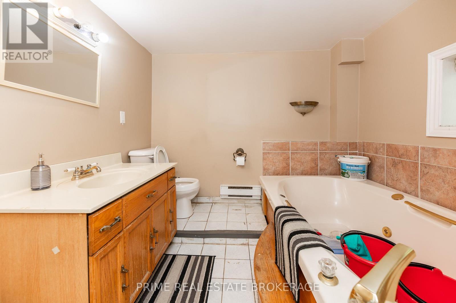 376 Burwell Street, London East (East G), Ontario  N6B 2W2 - Photo 24 - X12665316