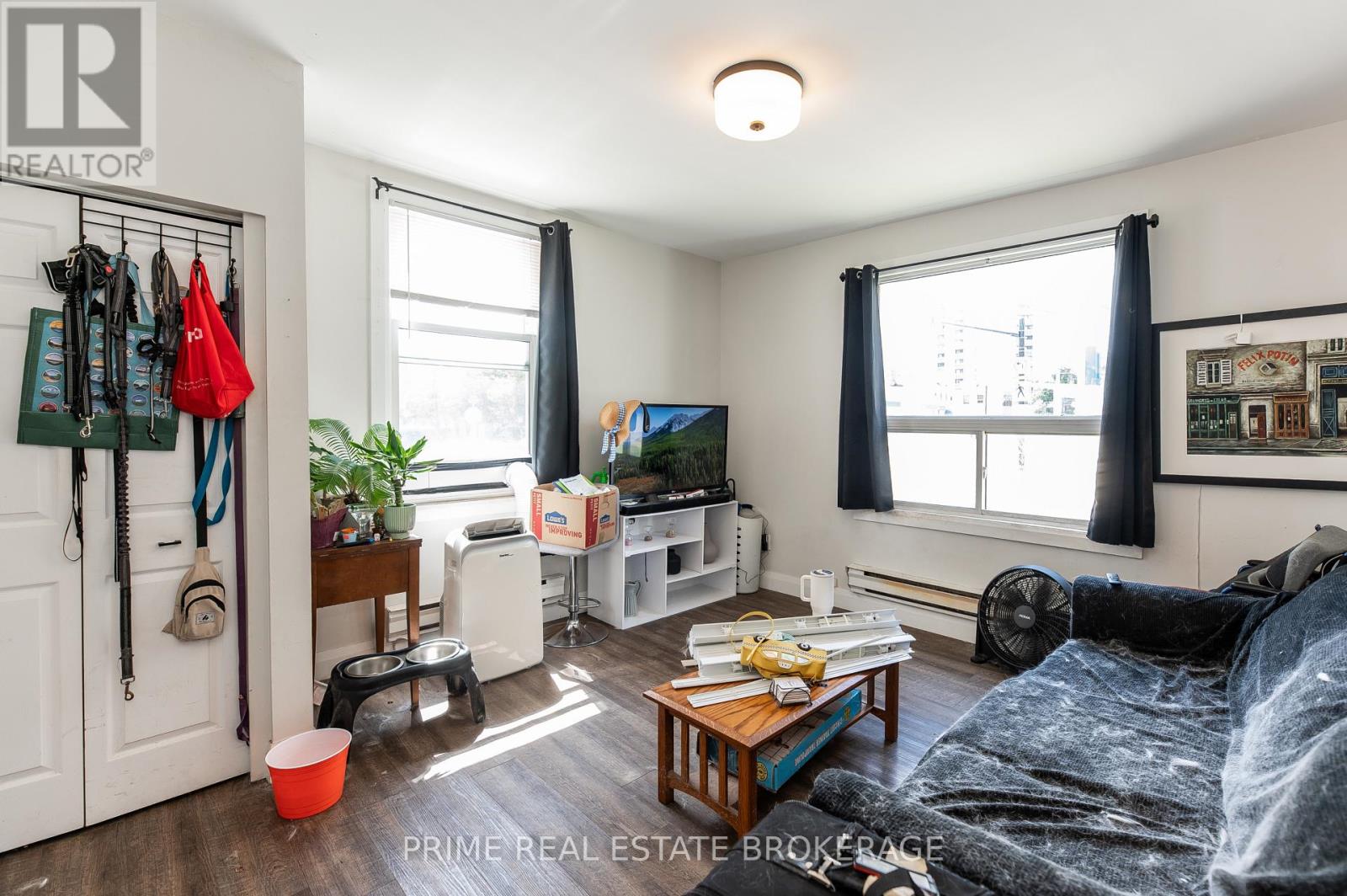 376 Burwell Street, London East (East G), Ontario  N6B 2W2 - Photo 8 - X12665316