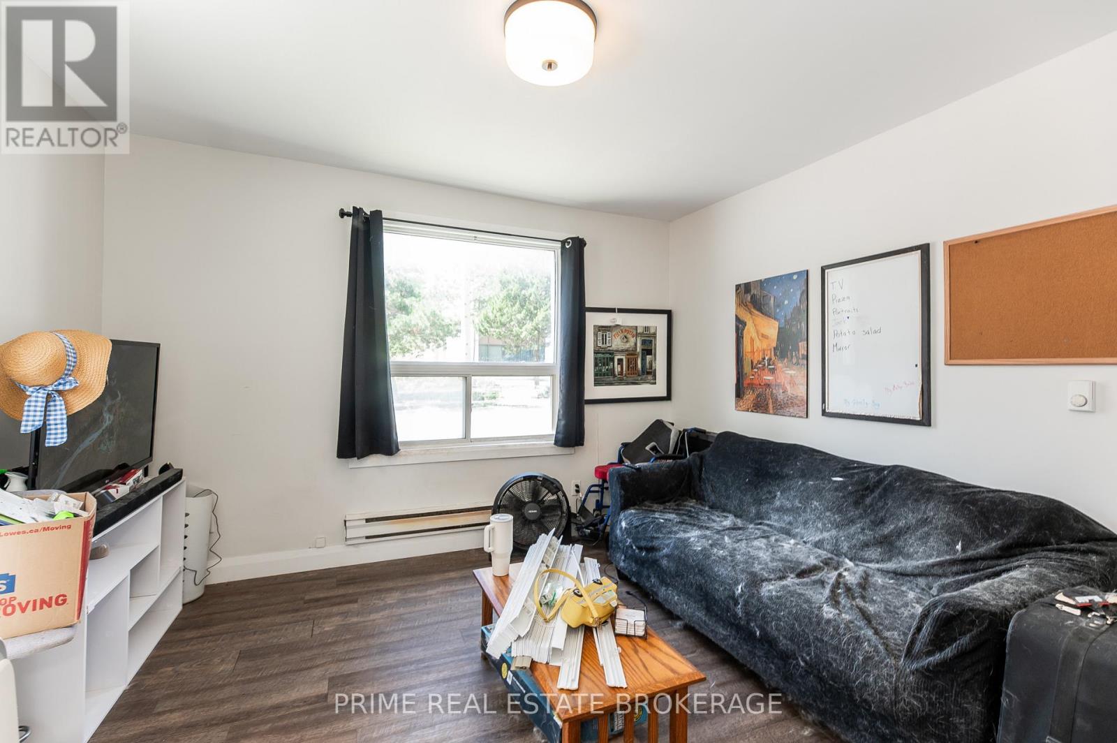 376 Burwell Street, London East (East G), Ontario  N6B 2W2 - Photo 9 - X12665316