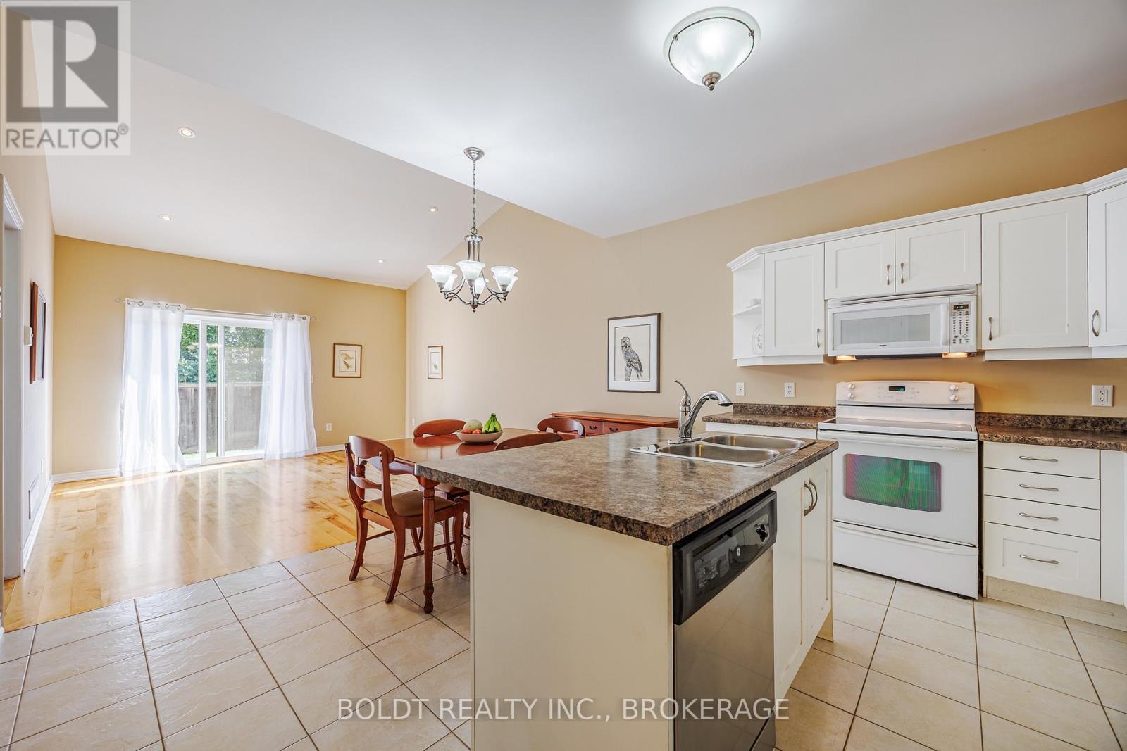 58 Videl Crescent N, St. Catharines, Ontario  L2W 0A3 - Photo 7 - X12665246