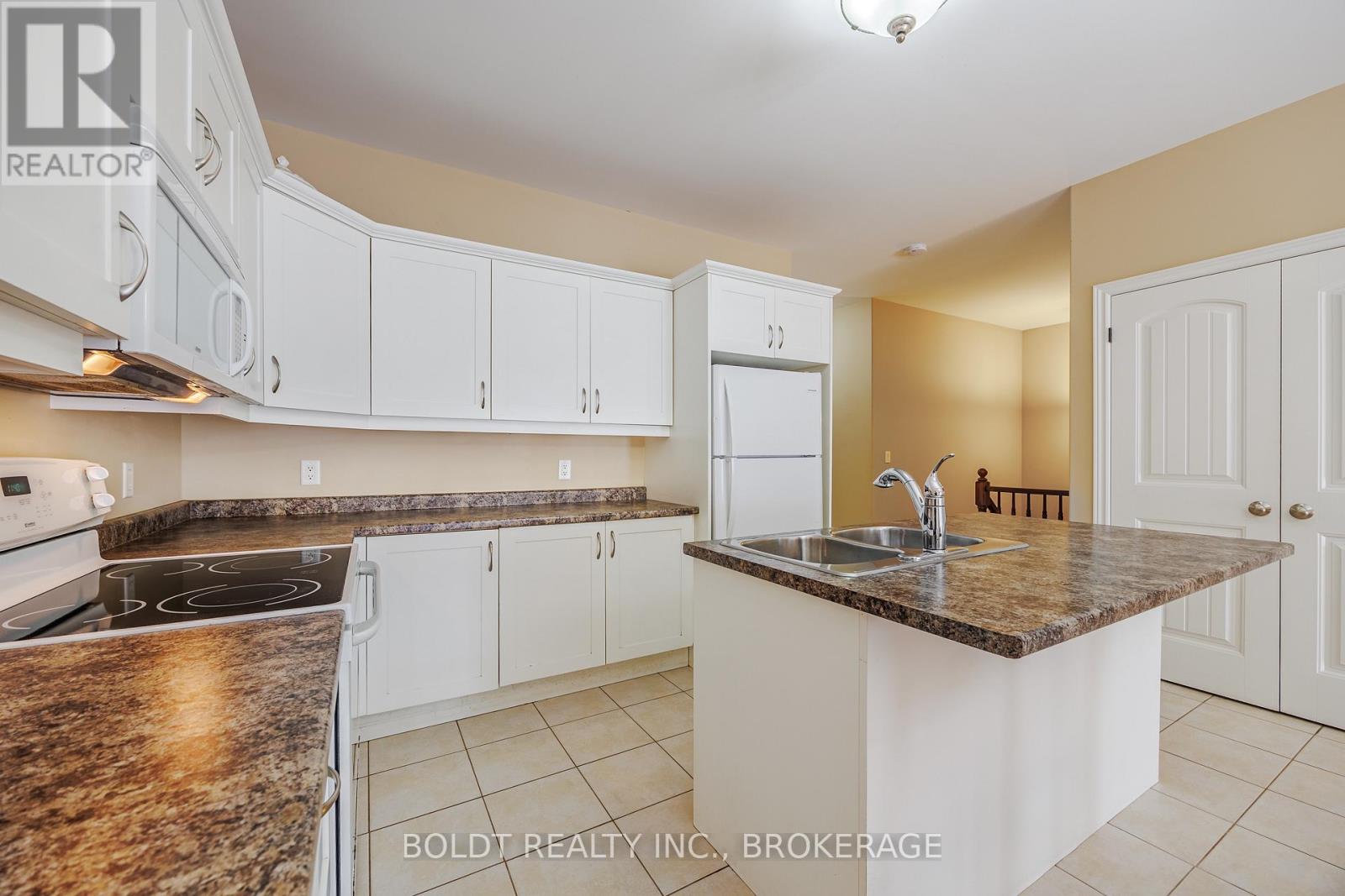 58 Videl Crescent N, St. Catharines, Ontario  L2W 0A3 - Photo 9 - X12665246