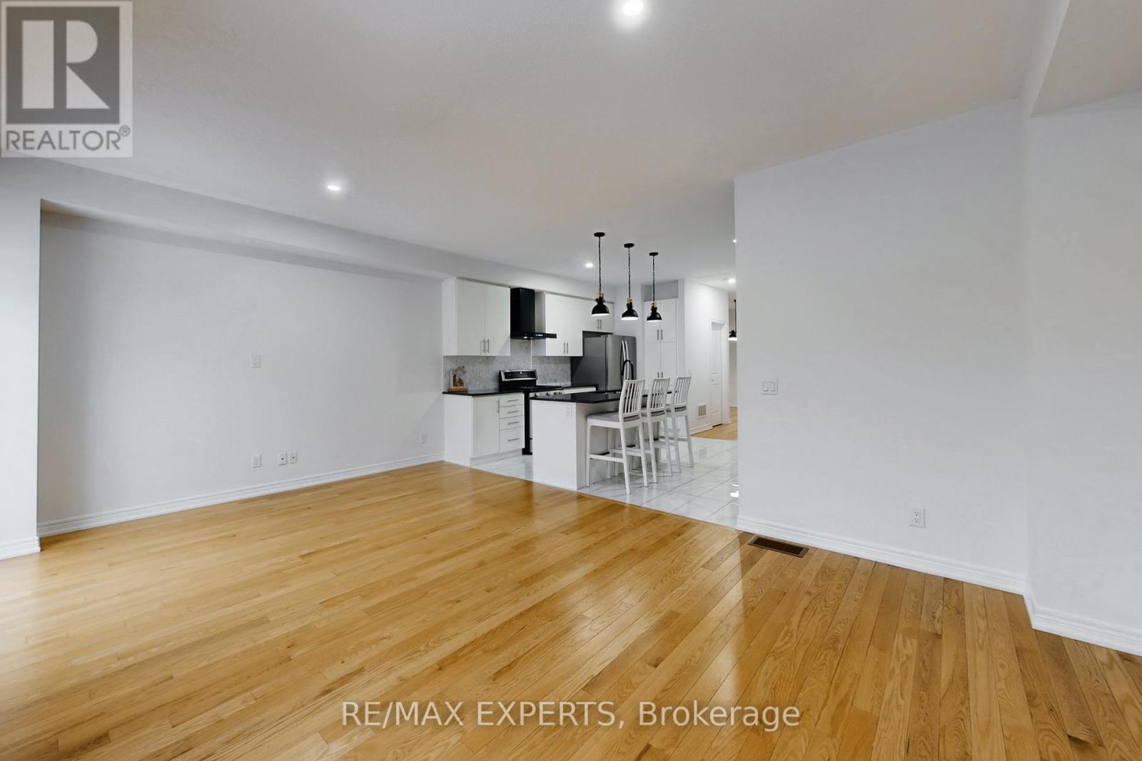 69 Seedling Crescent, Whitchurch-Stouffville, Ontario  L4A 4V5 - Photo 10 - N12661198