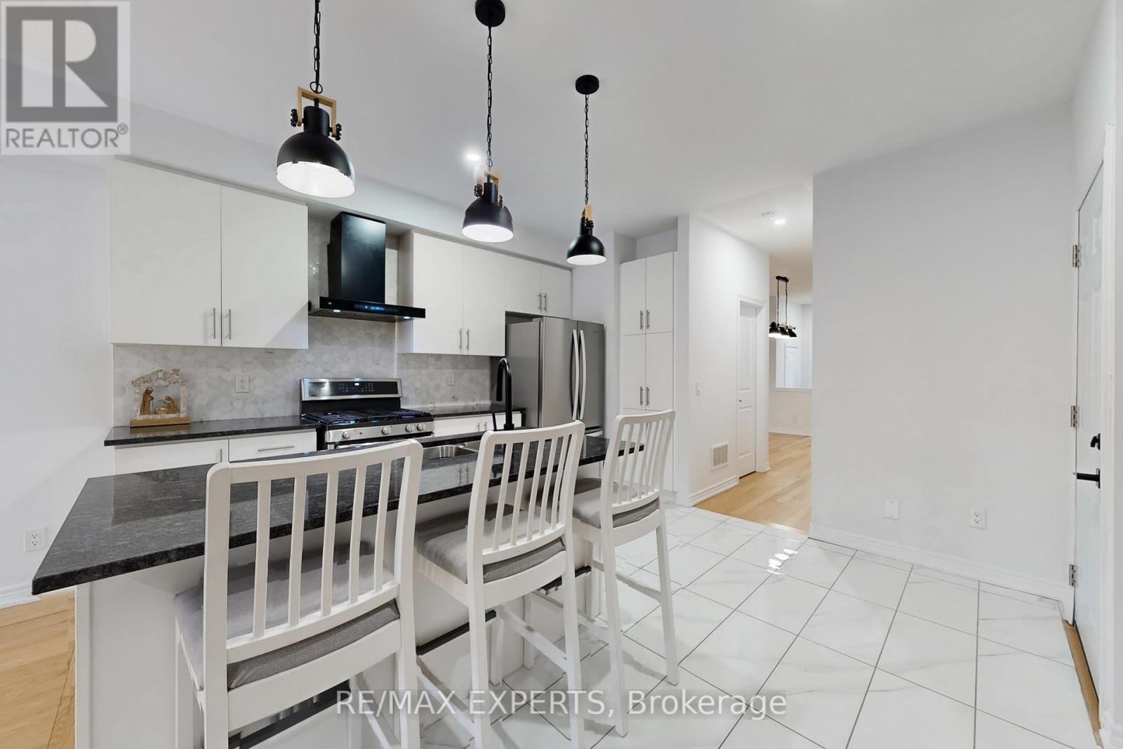 69 Seedling Crescent, Whitchurch-Stouffville, Ontario  L4A 4V5 - Photo 13 - N12661198