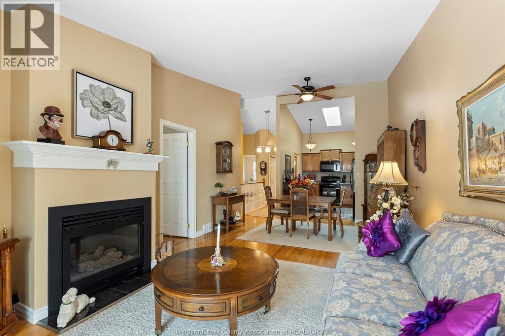 11 Malibu Drive, Leamington, Ontario N8H 5G4 - Photo 5 - 26000263