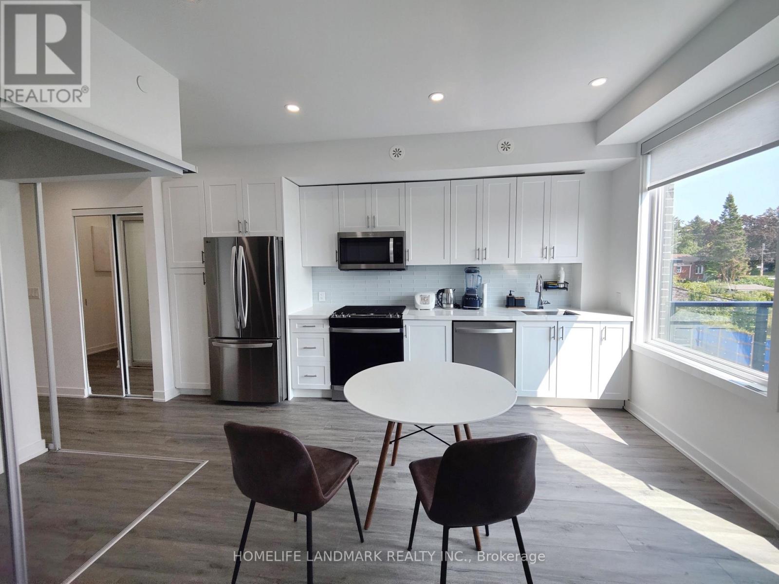 6 - 1479 O'connor Drive, Toronto, Ontario  M4B 0A7 - Photo 5 - E12481875