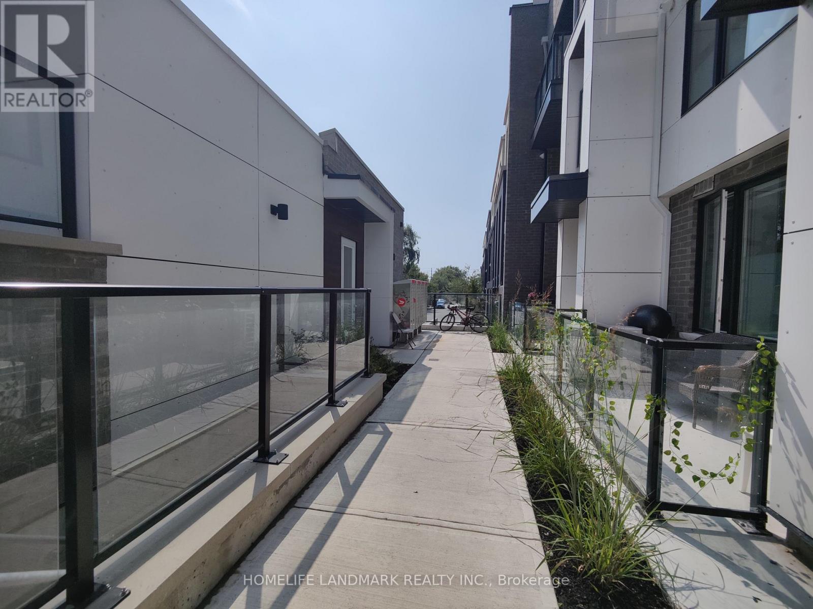 6 - 1479 O'connor Drive, Toronto, Ontario  M4B 0A7 - Photo 20 - E12481875