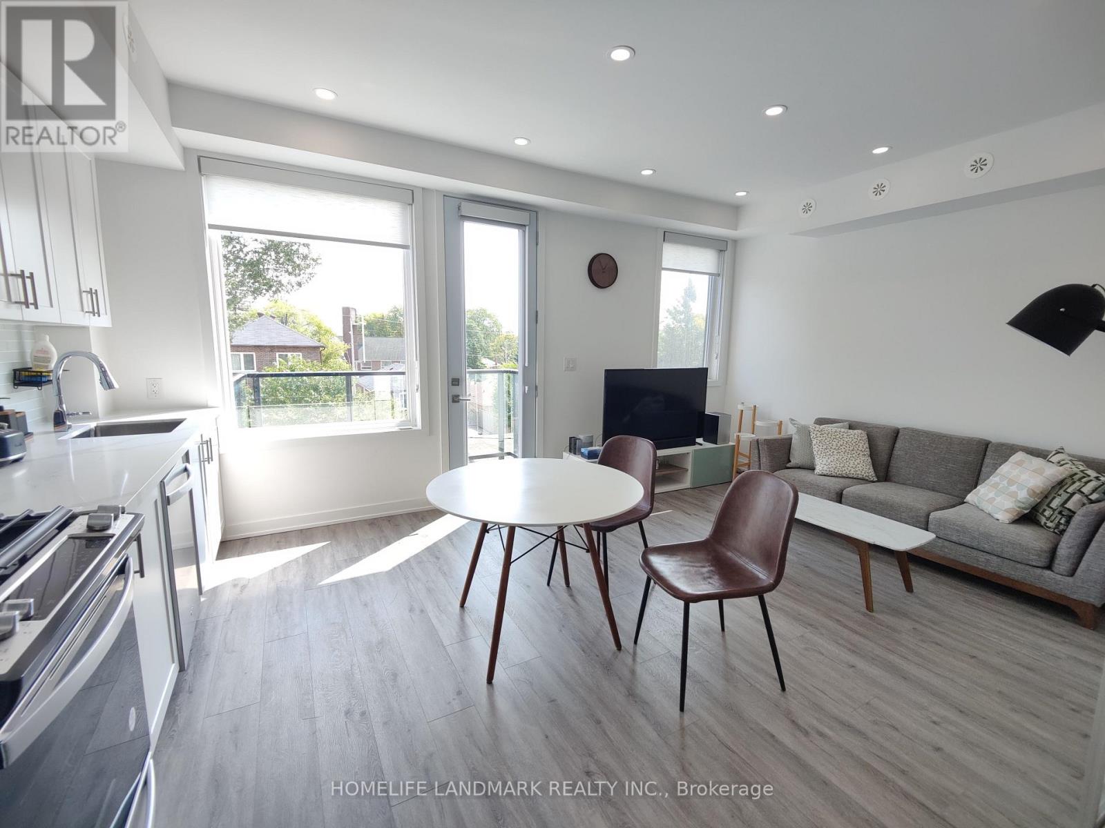 6 - 1479 O'connor Drive, Toronto, Ontario  M4B 0A7 - Photo 3 - E12481875