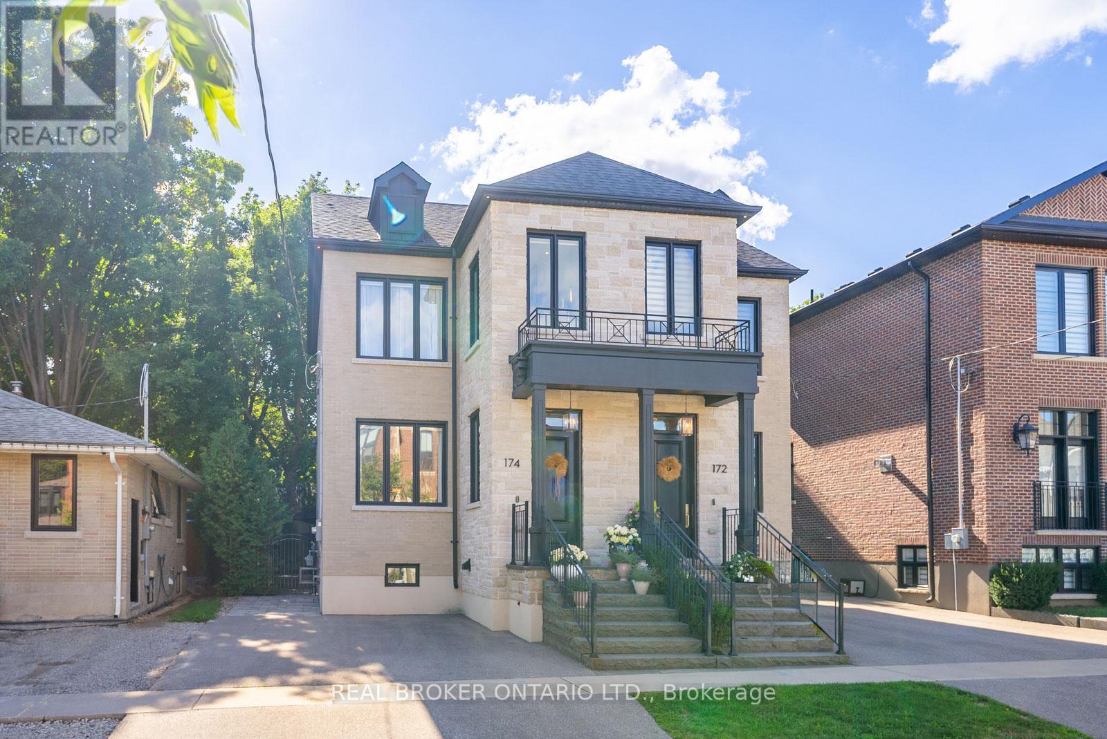 172-174 Victoria Street, Newmarket, Ontario  L3Y 4E1 - Photo 2 - N12665276