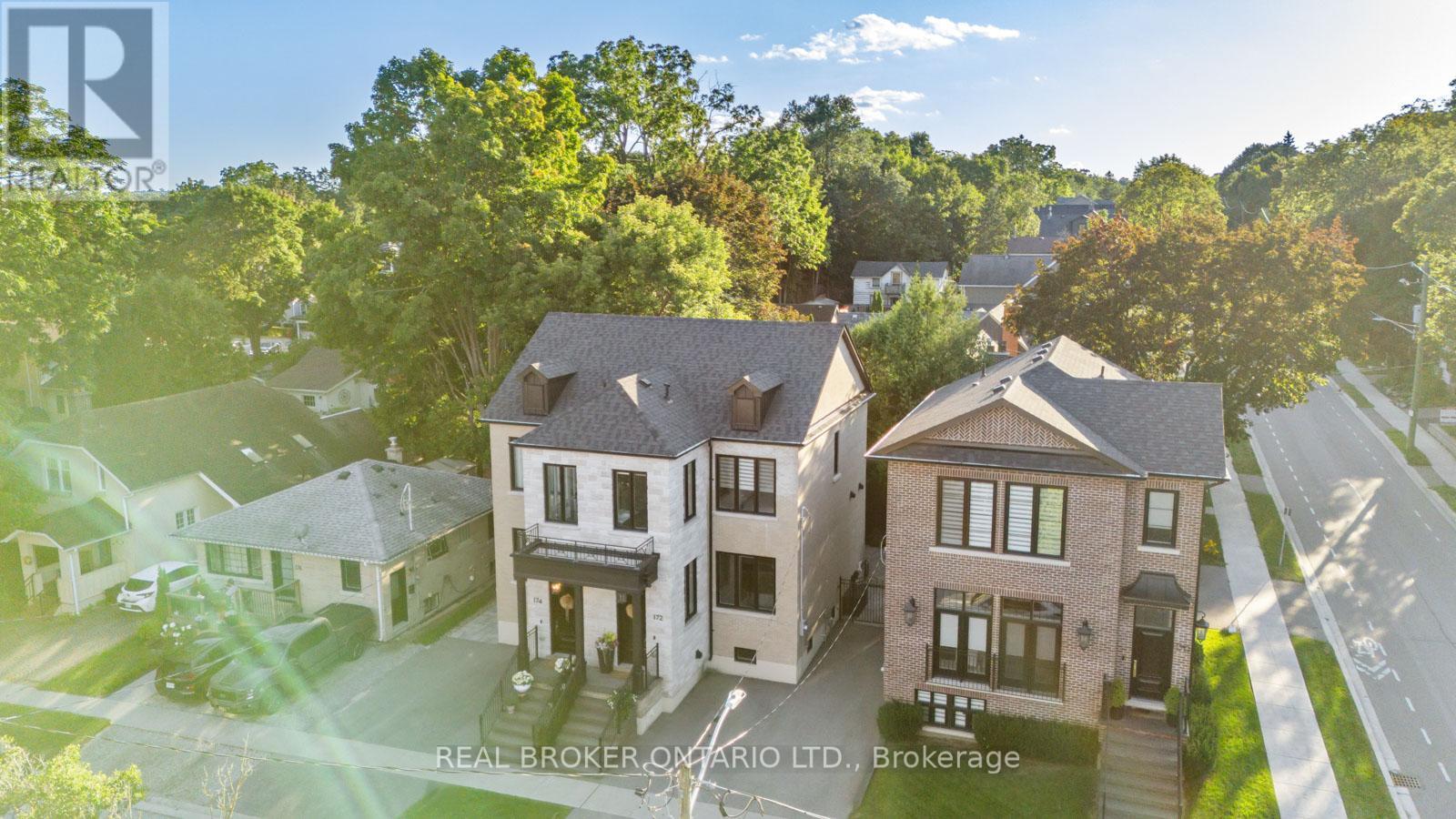 172-174 Victoria Street, Newmarket, Ontario  L3Y 4E1 - Photo 3 - N12665276