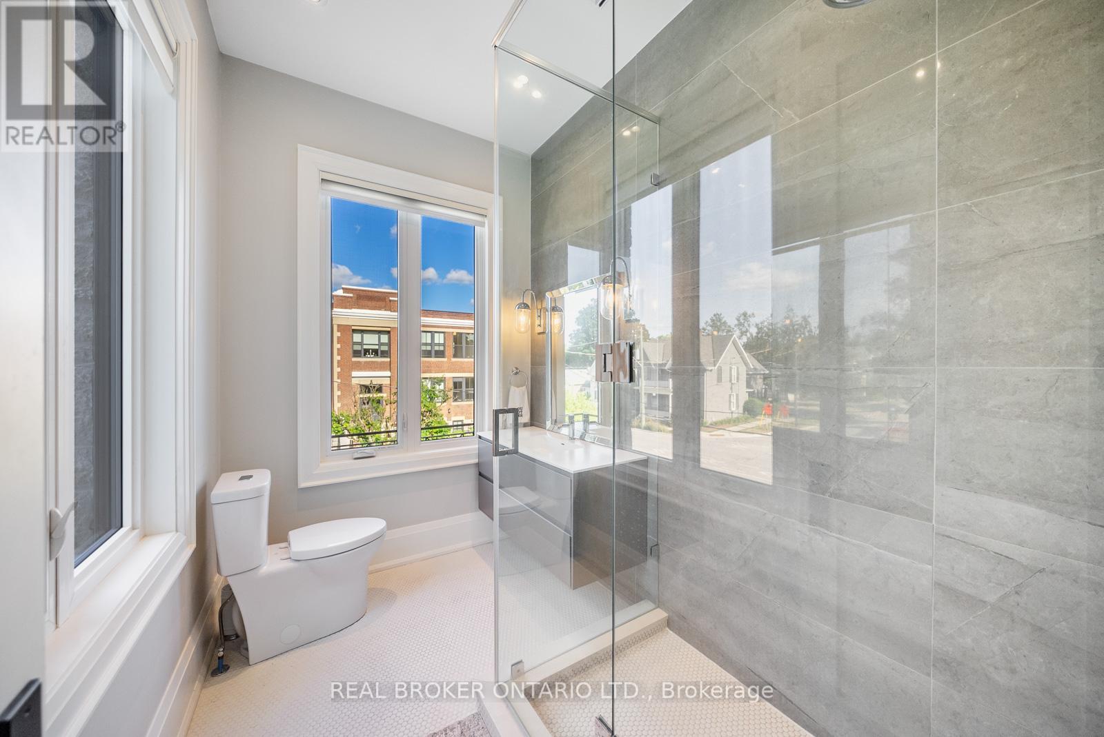 172-174 Victoria Street, Newmarket, Ontario  L3Y 4E1 - Photo 37 - N12665276