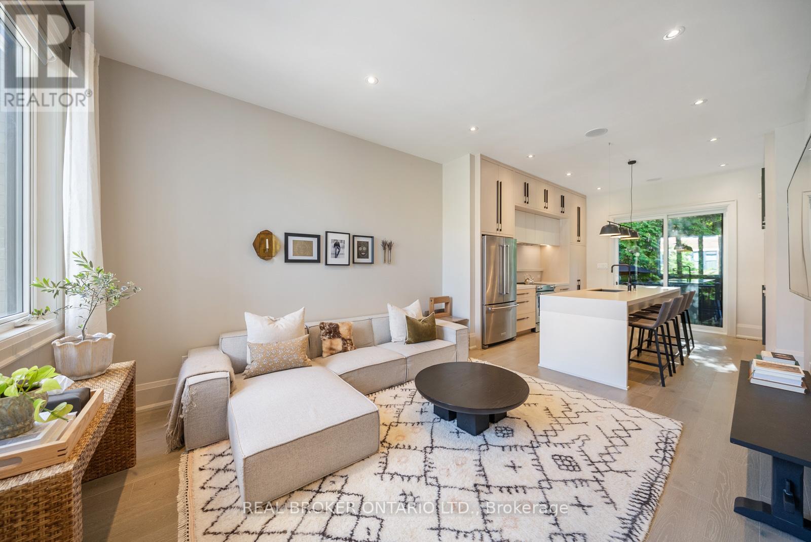 172-174 Victoria Street, Newmarket, Ontario  L3Y 4E1 - Photo 5 - N12665276