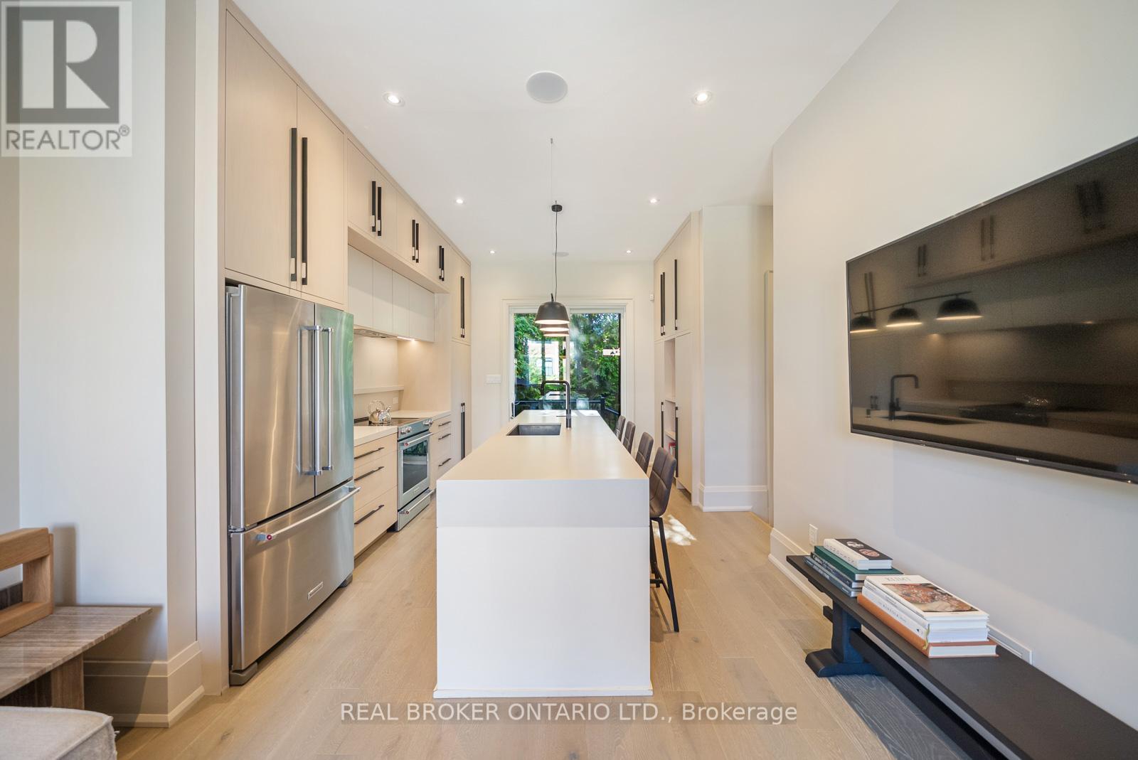 172-174 Victoria Street, Newmarket, Ontario  L3Y 4E1 - Photo 7 - N12665276