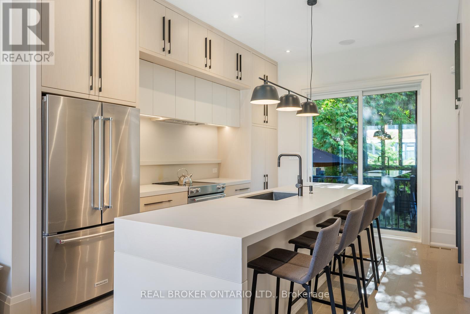 172-174 Victoria Street, Newmarket, Ontario  L3Y 4E1 - Photo 8 - N12665276