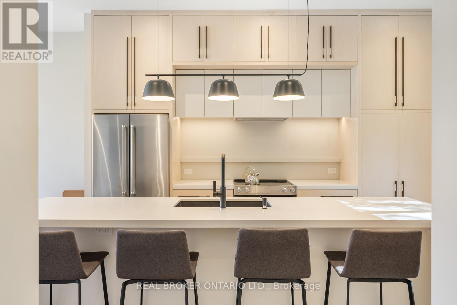 172-174 Victoria Street, Newmarket, Ontario  L3Y 4E1 - Photo 9 - N12665276