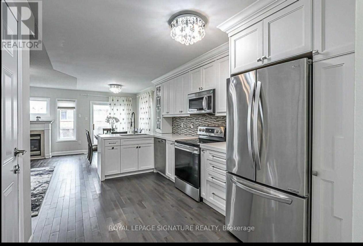 66 Coleridge Drive, Newmarket, Ontario  L3X 2T6 - Photo 10 - N12665332