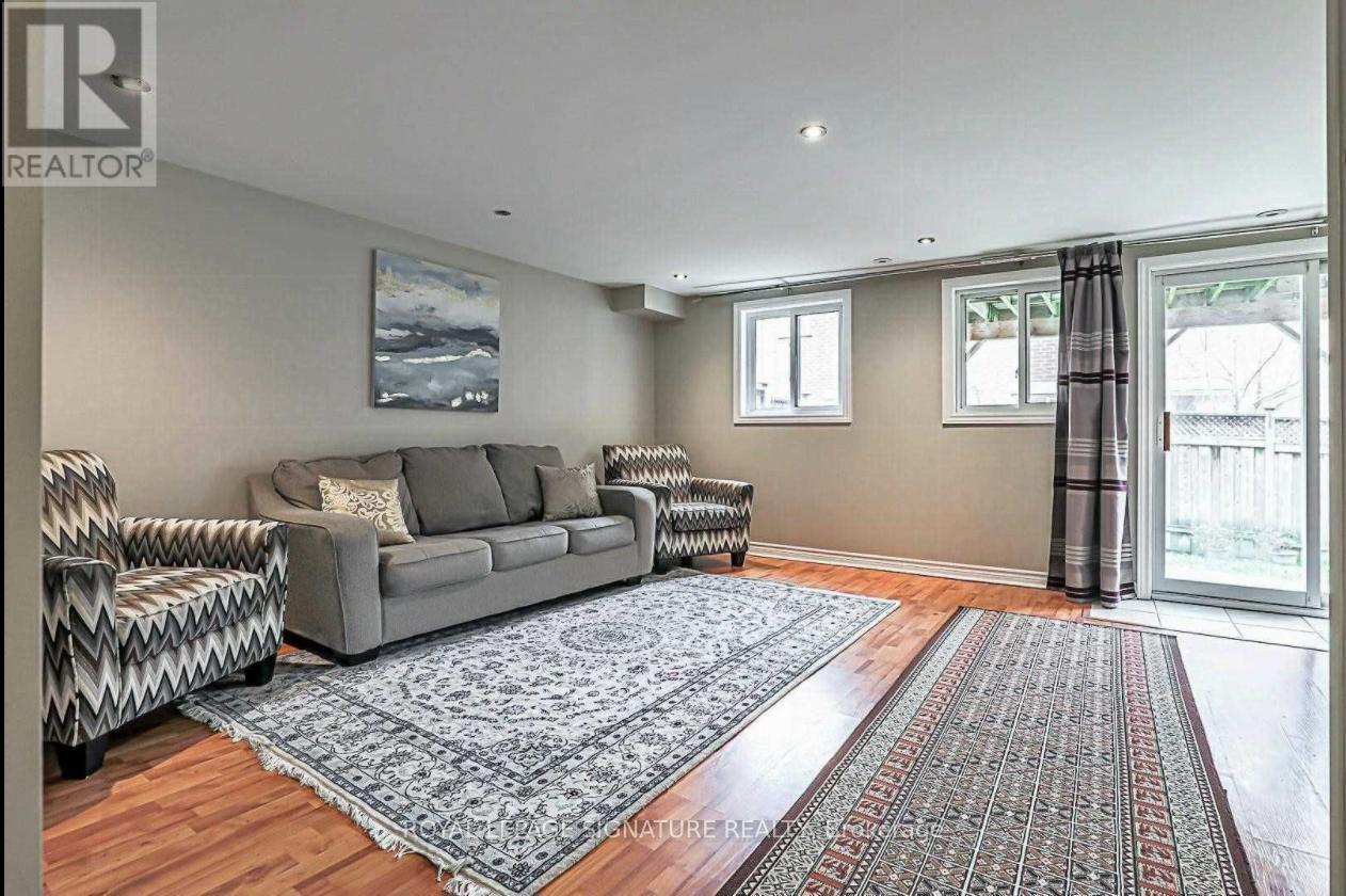 66 Coleridge Drive, Newmarket, Ontario  L3X 2T6 - Photo 22 - N12665332