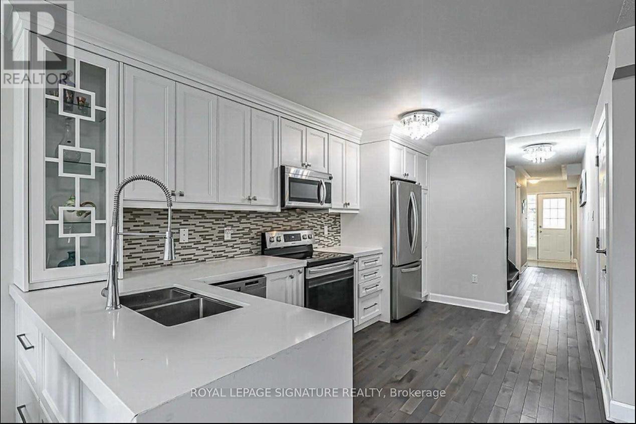 66 Coleridge Drive, Newmarket, Ontario  L3X 2T6 - Photo 4 - N12665332