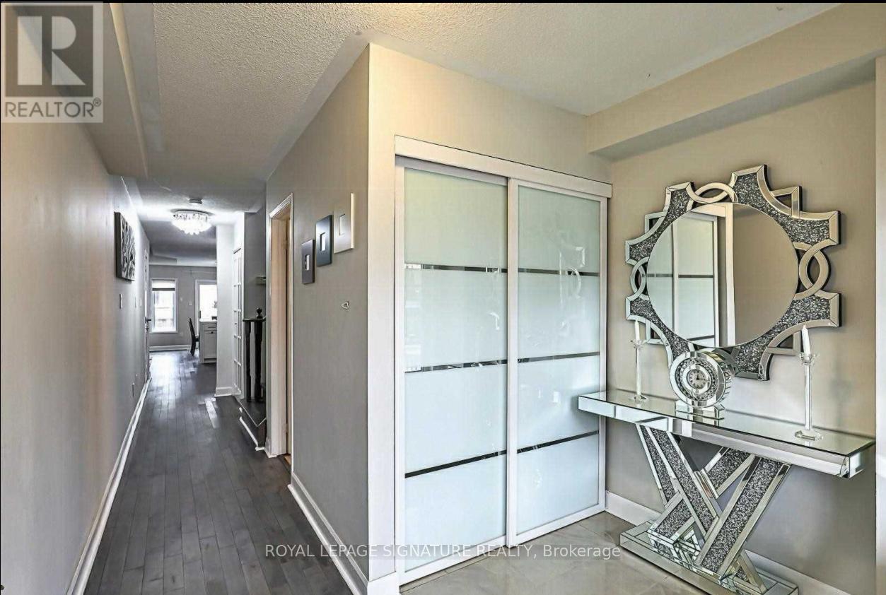 66 Coleridge Drive, Newmarket, Ontario  L3X 2T6 - Photo 8 - N12665332