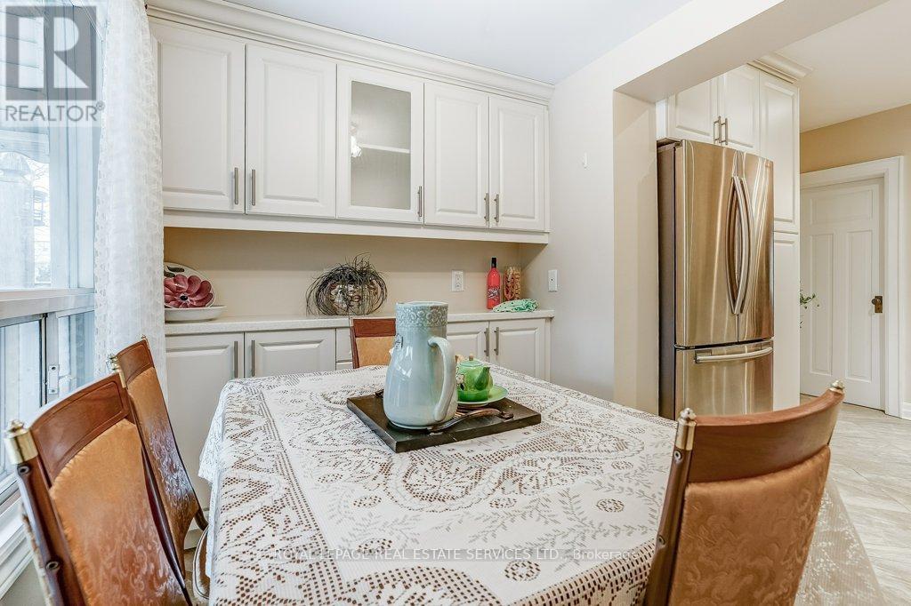 612 Beresford Avenue, Toronto, Ontario  M6S 3C3 - Photo 11 - W12665270