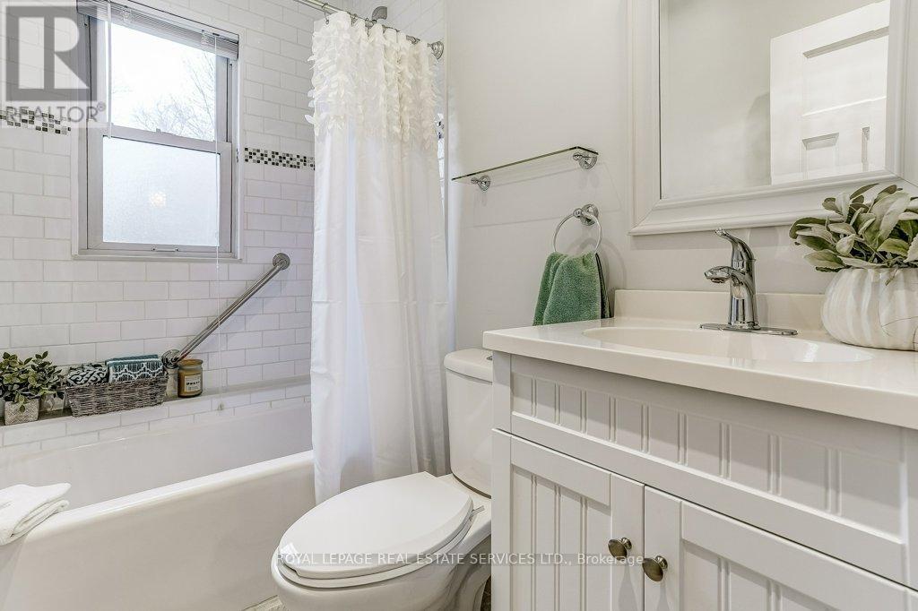 612 Beresford Avenue, Toronto, Ontario  M6S 3C3 - Photo 12 - W12665270