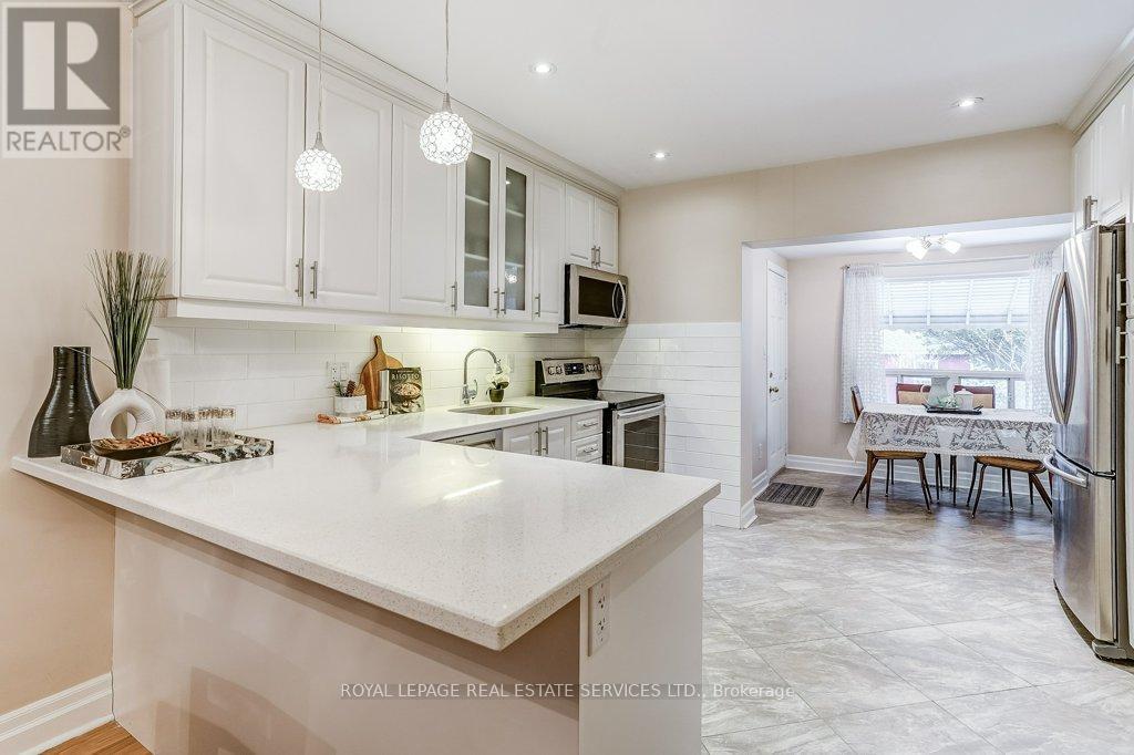 612 Beresford Avenue, Toronto, Ontario  M6S 3C3 - Photo 7 - W12665270