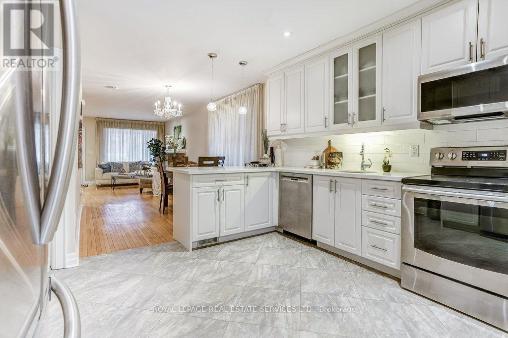 612 Beresford Avenue, Toronto, Ontario  M6S 3C3 - Photo 8 - W12665270