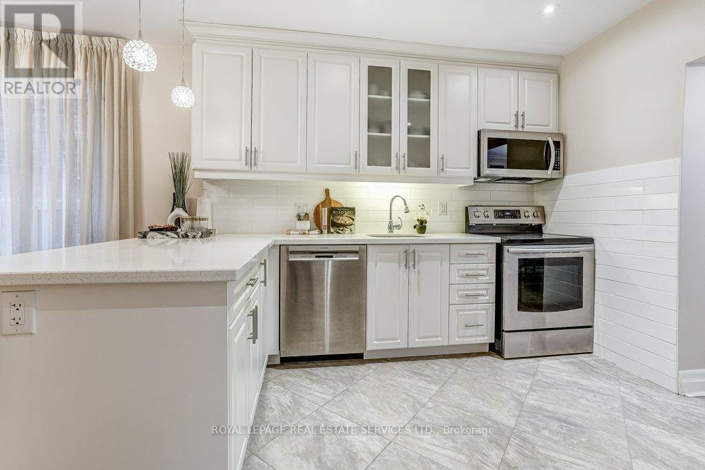 612 Beresford Avenue, Toronto, Ontario  M6S 3C3 - Photo 9 - W12665270