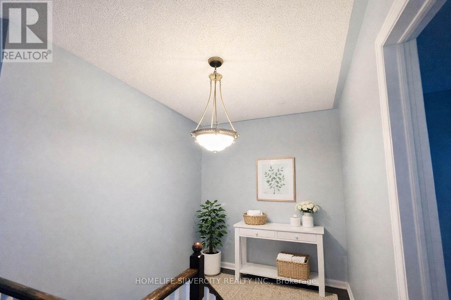 7 Bison Run Road, Brampton, Ontario  L6R 1S2 - Photo 9 - W12665282