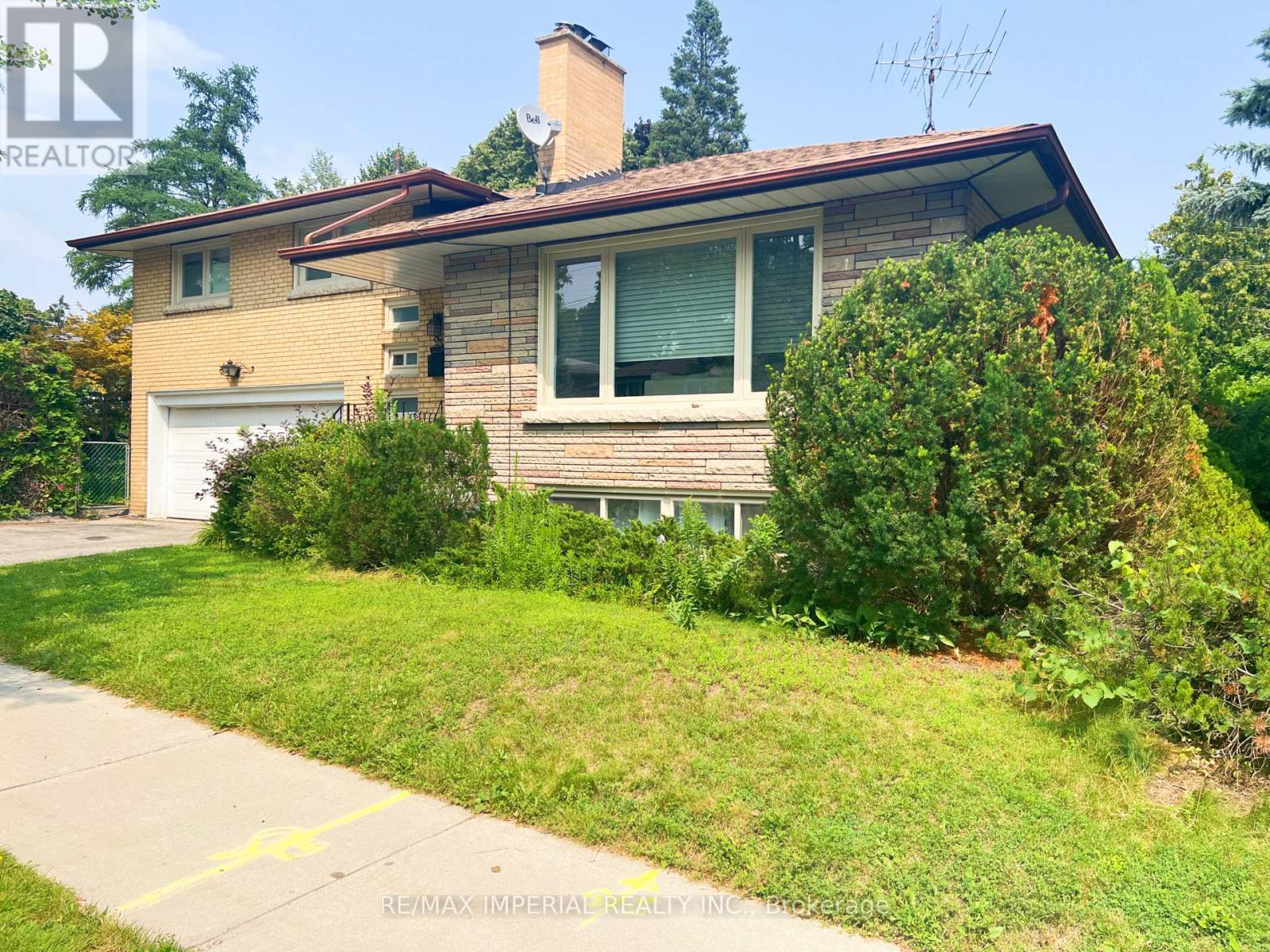 93 Bonnyview Drive, Toronto, Ontario  M8Y 3G8 - Photo 3 - W12665296