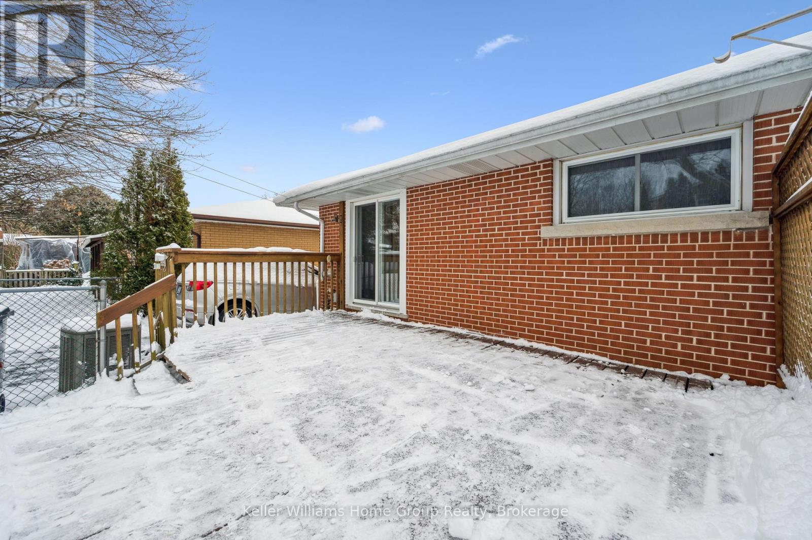 54 Ottawa Crescent, Guelph (St. George's), Ontario  N1E 2A6 - Photo 4 - X12530556