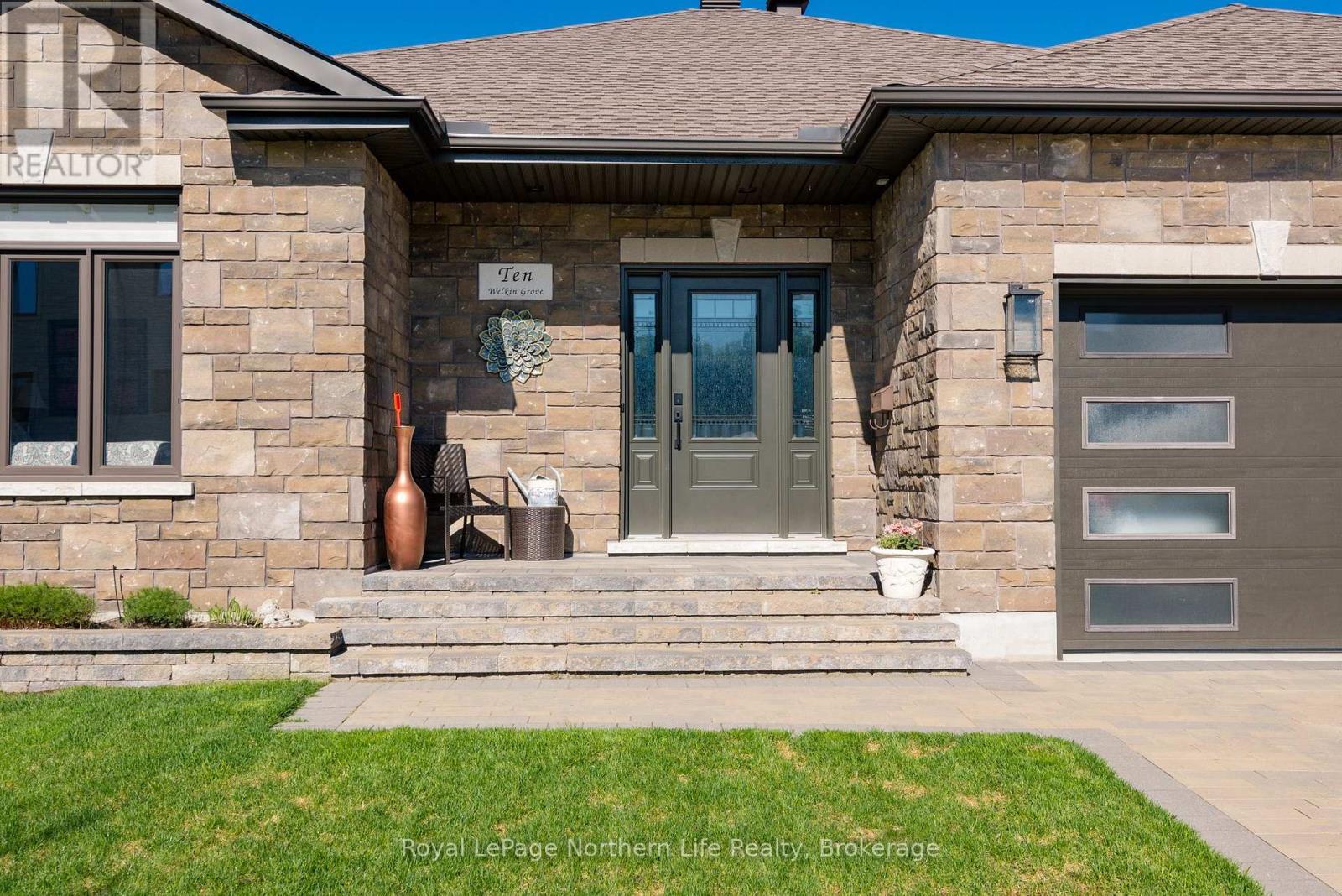 10 Welkin Grove, North Bay, Ontario  P1A 0G7 - Photo 2 - X12665580