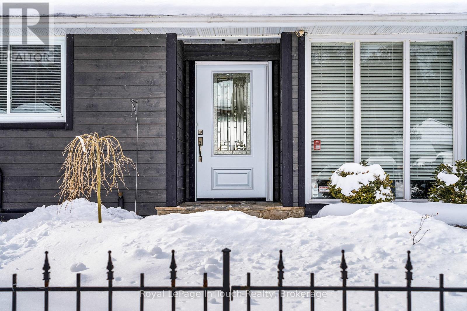 8 Tiny Beaches Road S, Tiny, Ontario  L0L 2J0 - Photo 3 - S12665604