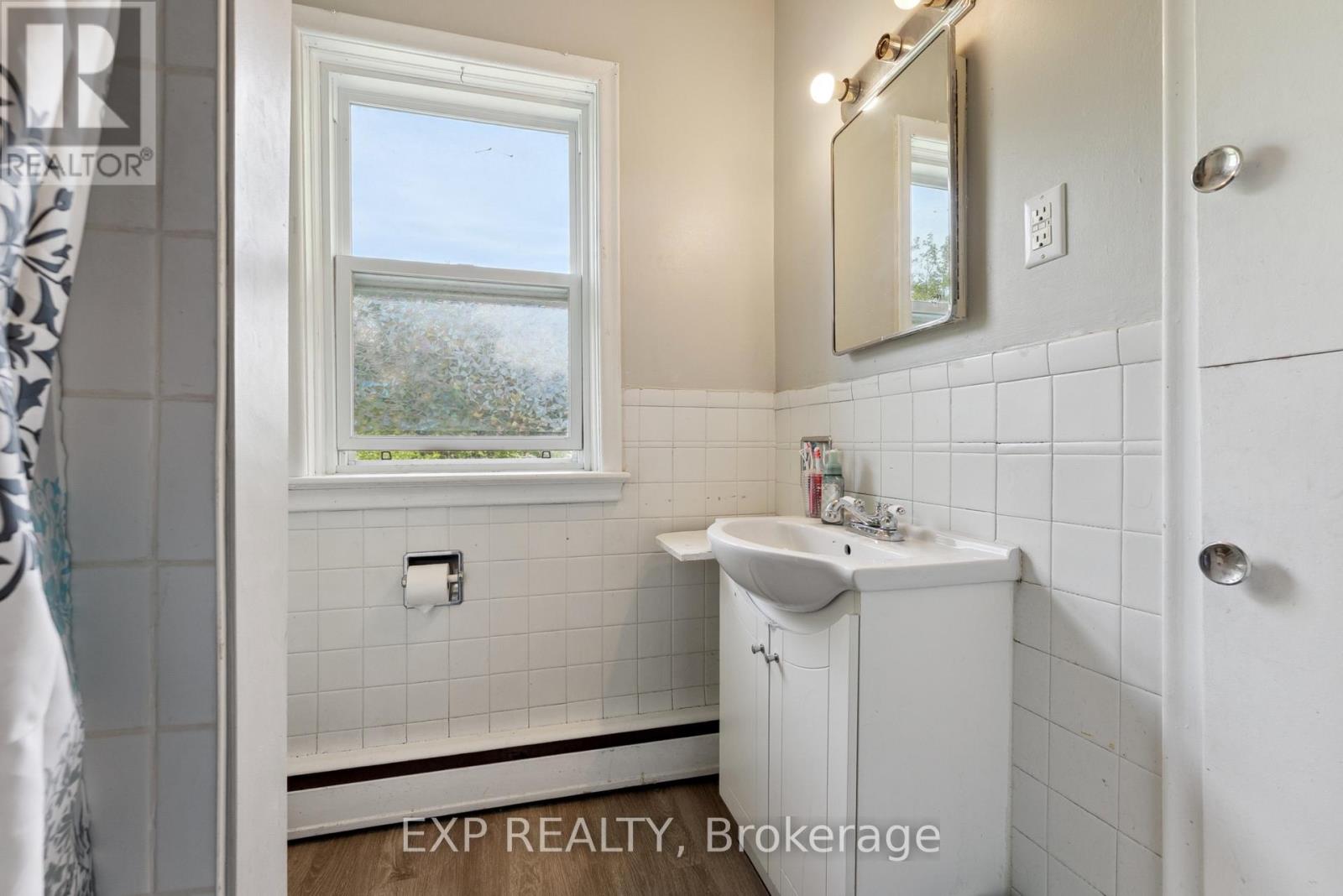 17 Spring Street, Quinte West (Trenton Ward), Ontario  K8N 2Z6 - Photo 17 - X12665556