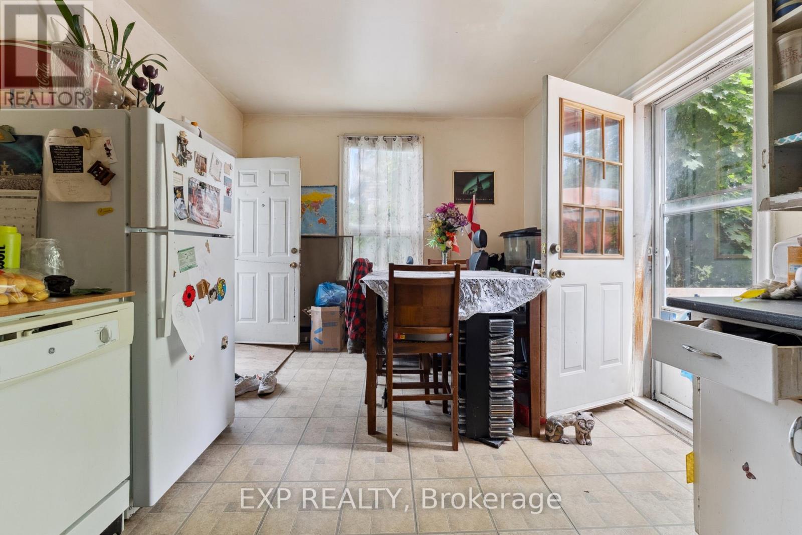 17 Spring Street, Quinte West (Trenton Ward), Ontario  K8N 2Z6 - Photo 5 - X12665556