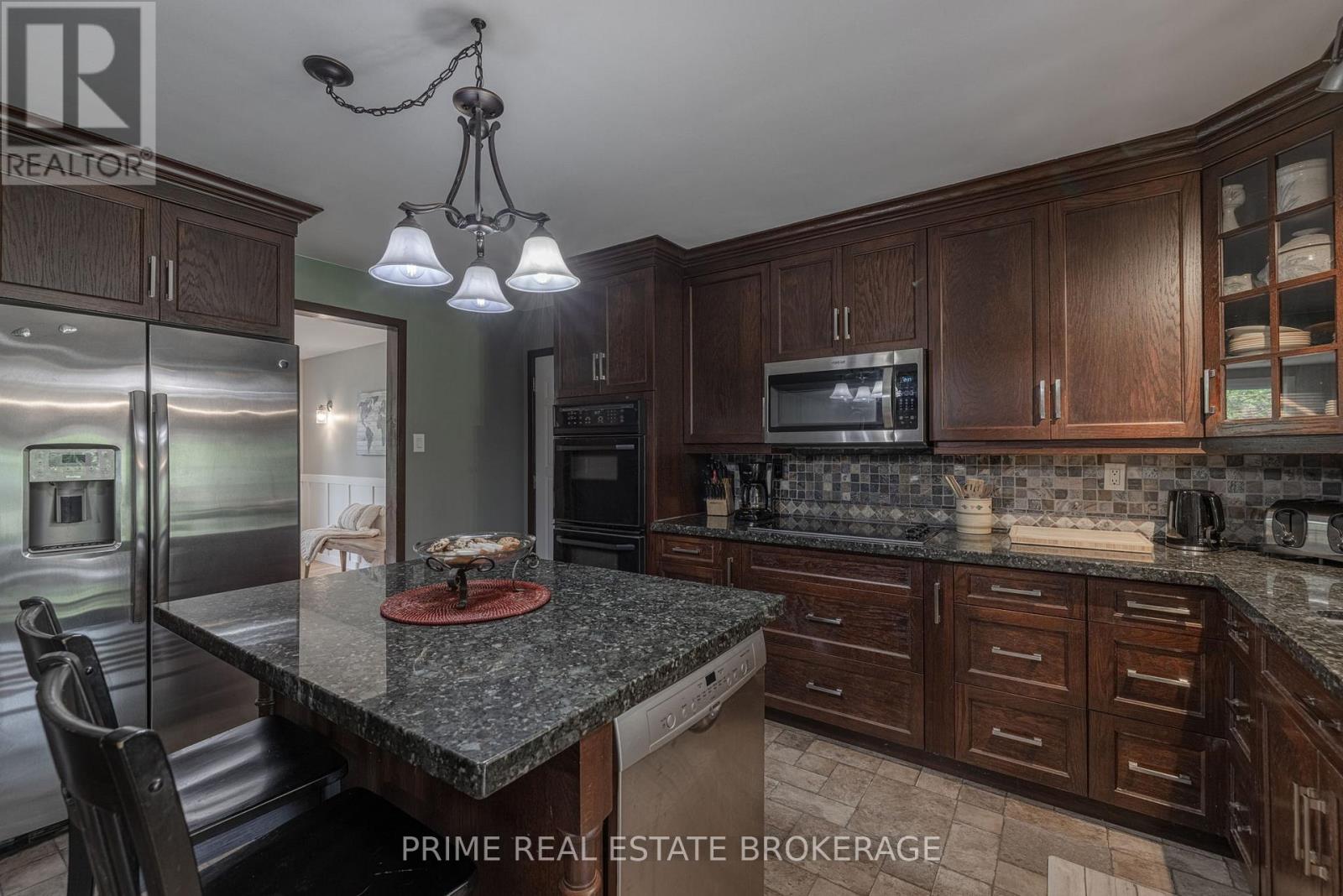 3304 Cromarty Drive, Thames Centre, Ontario  N0L 2B0 - Photo 12 - X12665552