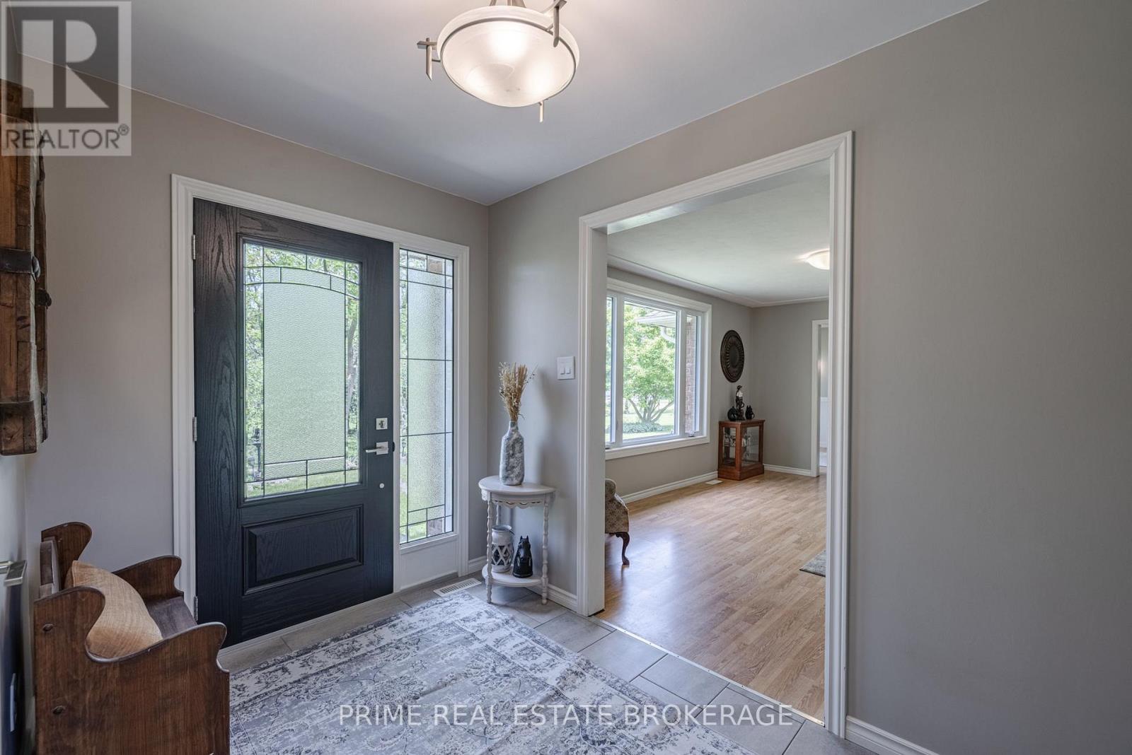 3304 Cromarty Drive, Thames Centre, Ontario  N0L 2B0 - Photo 5 - X12665552