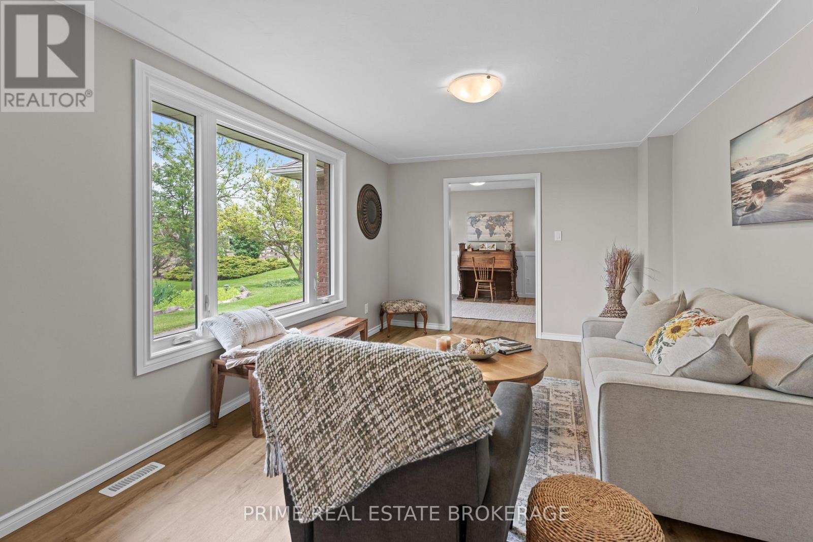 3304 Cromarty Drive, Thames Centre, Ontario  N0L 2B0 - Photo 6 - X12665552