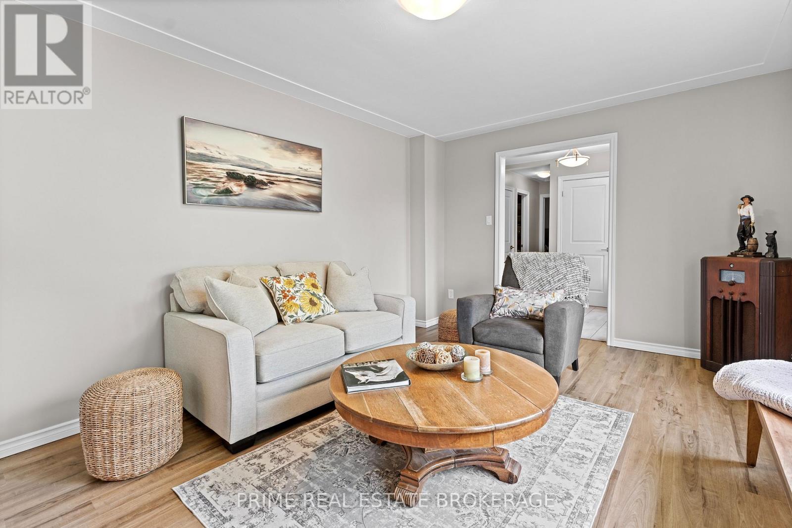 3304 Cromarty Drive, Thames Centre, Ontario  N0L 2B0 - Photo 8 - X12665552