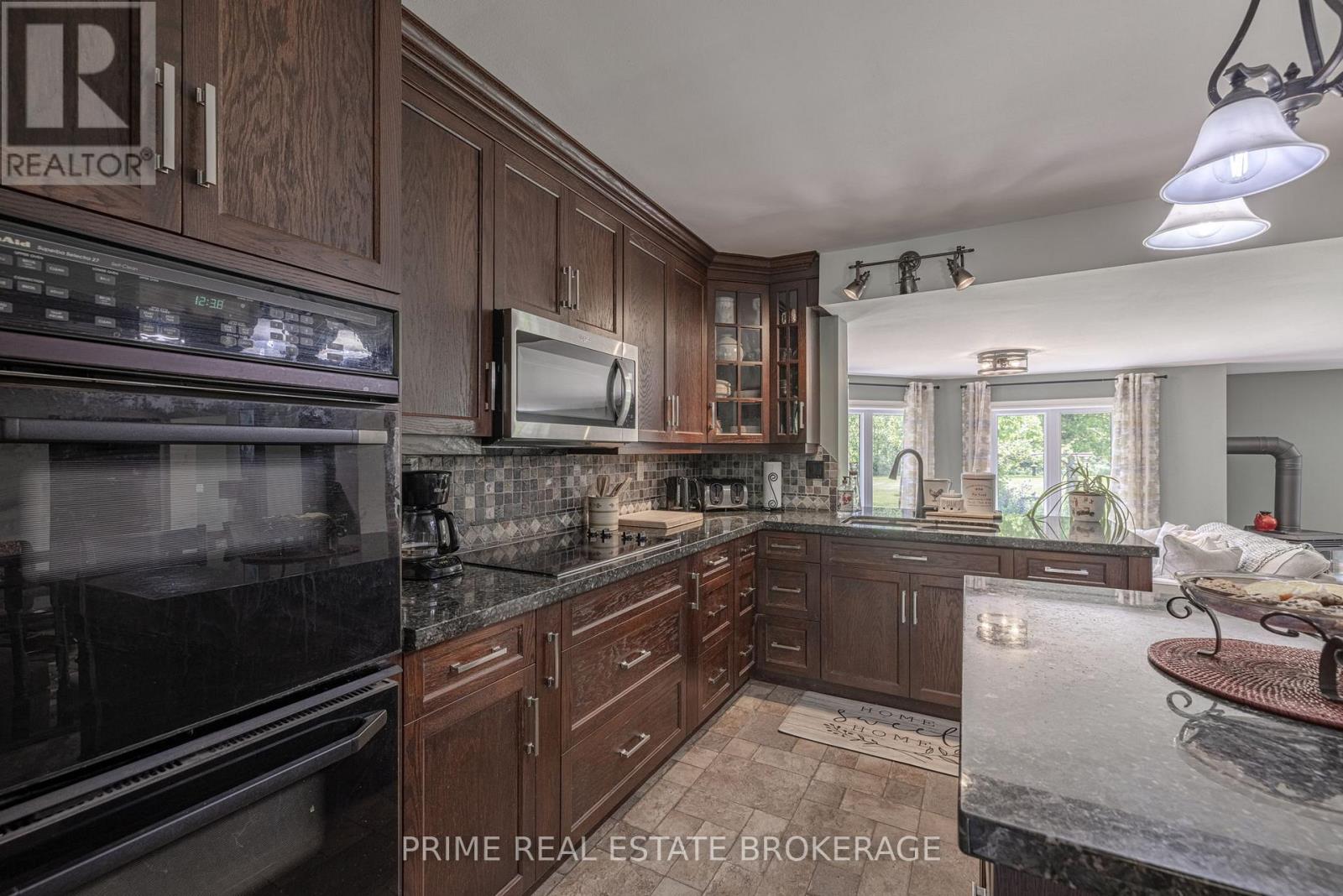 3304 Cromarty Drive, Thames Centre, Ontario  N0L 2B0 - Photo 13 - X12665554