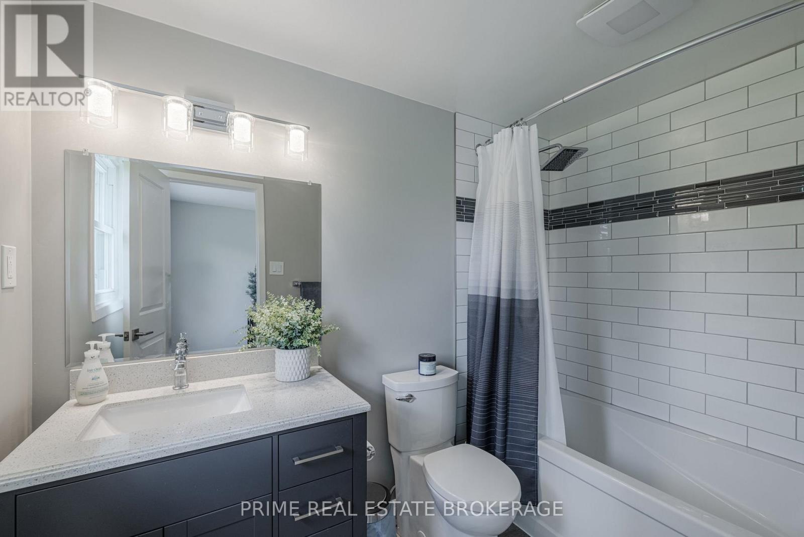 3304 Cromarty Drive, Thames Centre, Ontario  N0L 2B0 - Photo 38 - X12665554