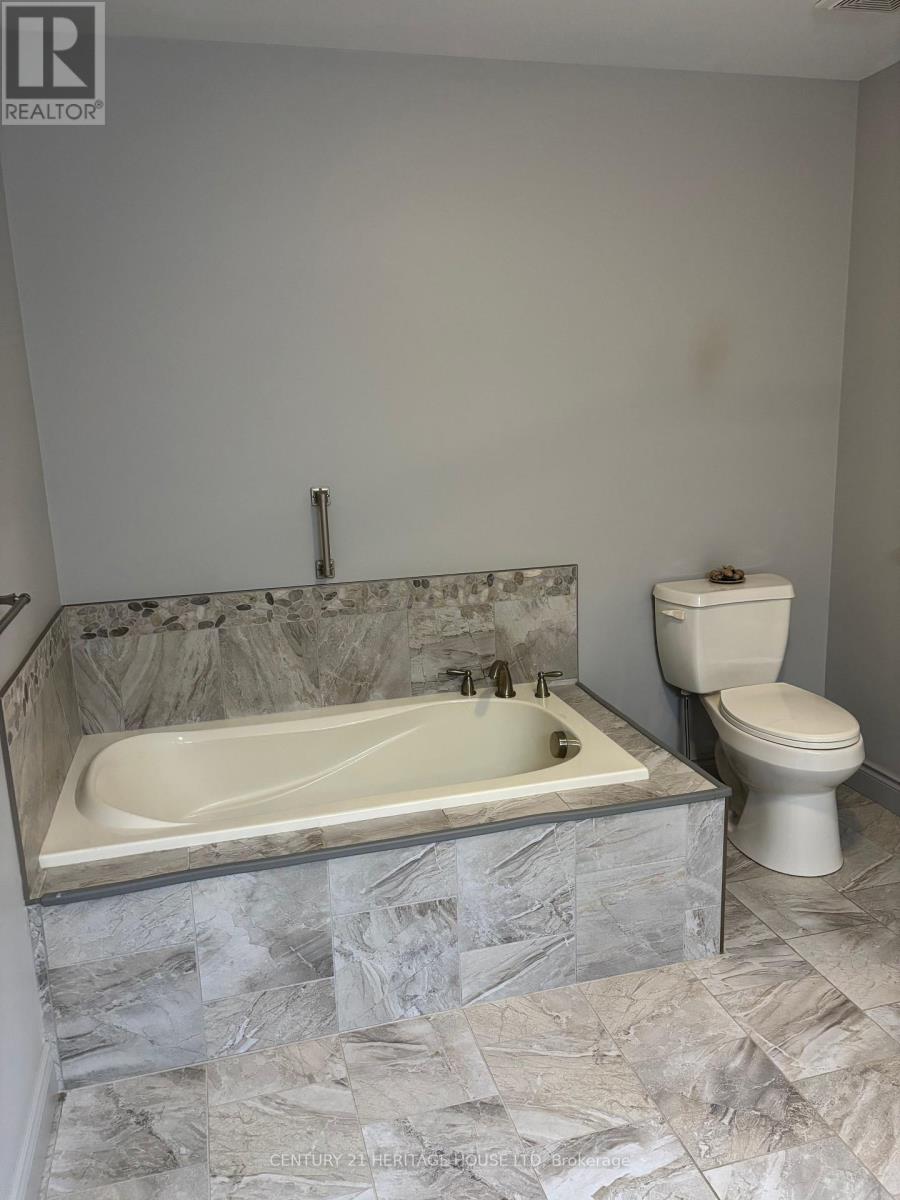 42267 Southdale Line, Central Elgin, Ontario  N5R 1B7 - Photo 16 - X12665600