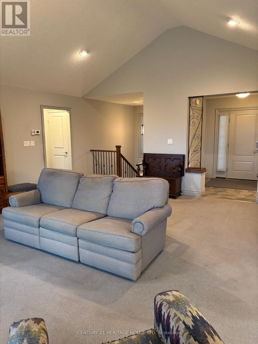 42267 Southdale Line, Central Elgin, Ontario  N5R 1B7 - Photo 4 - X12665600